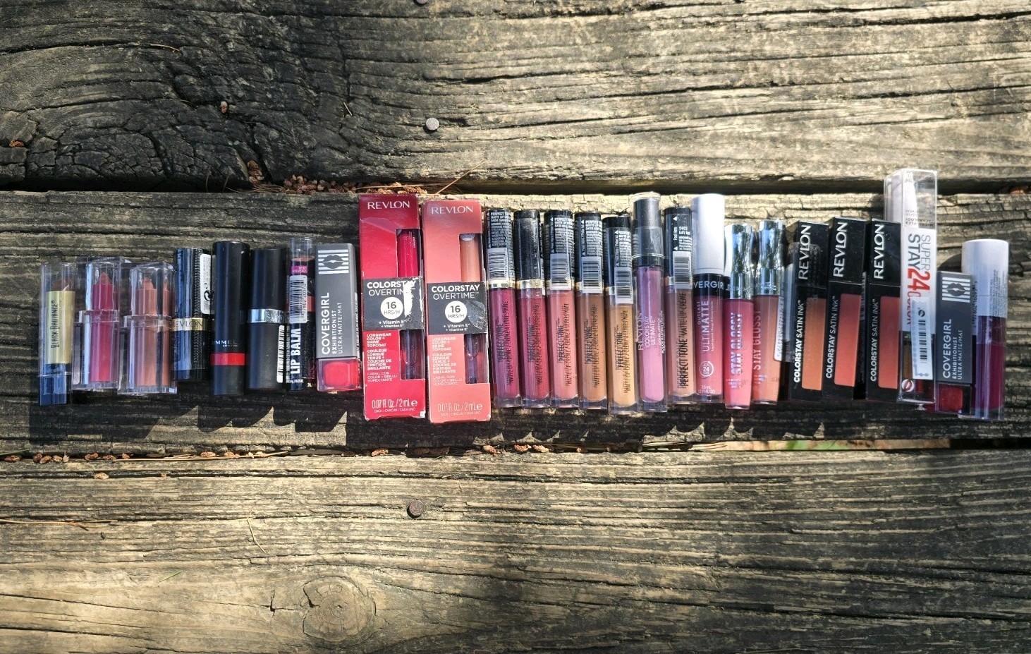 LOT 26 NEW LIPSTICKS LIP GLOSS STAIN BALM REVLON COVERGIRL RIMMEL