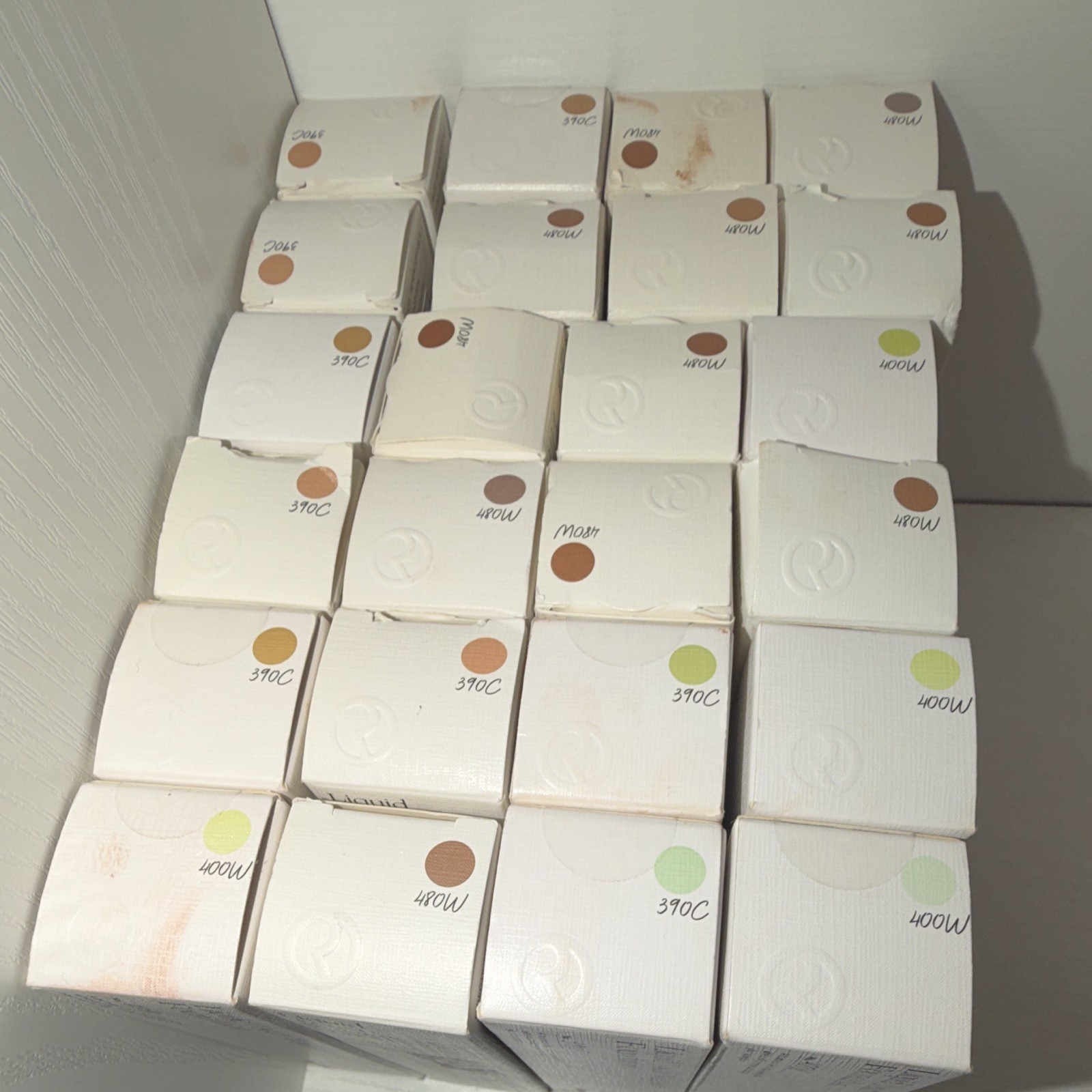 RARE BEAUTY WEIGHTLESS FUNDATION 24PC LOT NEW UNUSED MSRP: $38/ OFFER NOW: $14!