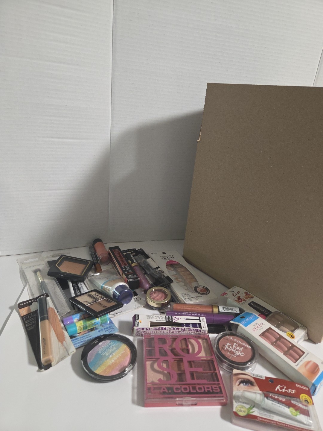 Assorted Makeup 25 Pieces. All in Orginal Pkg. All New. All Skin Type.