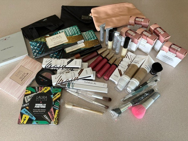 Luxury Beauty Mystery Box w/25 High End Items – All new! Laura Geller, Mally +