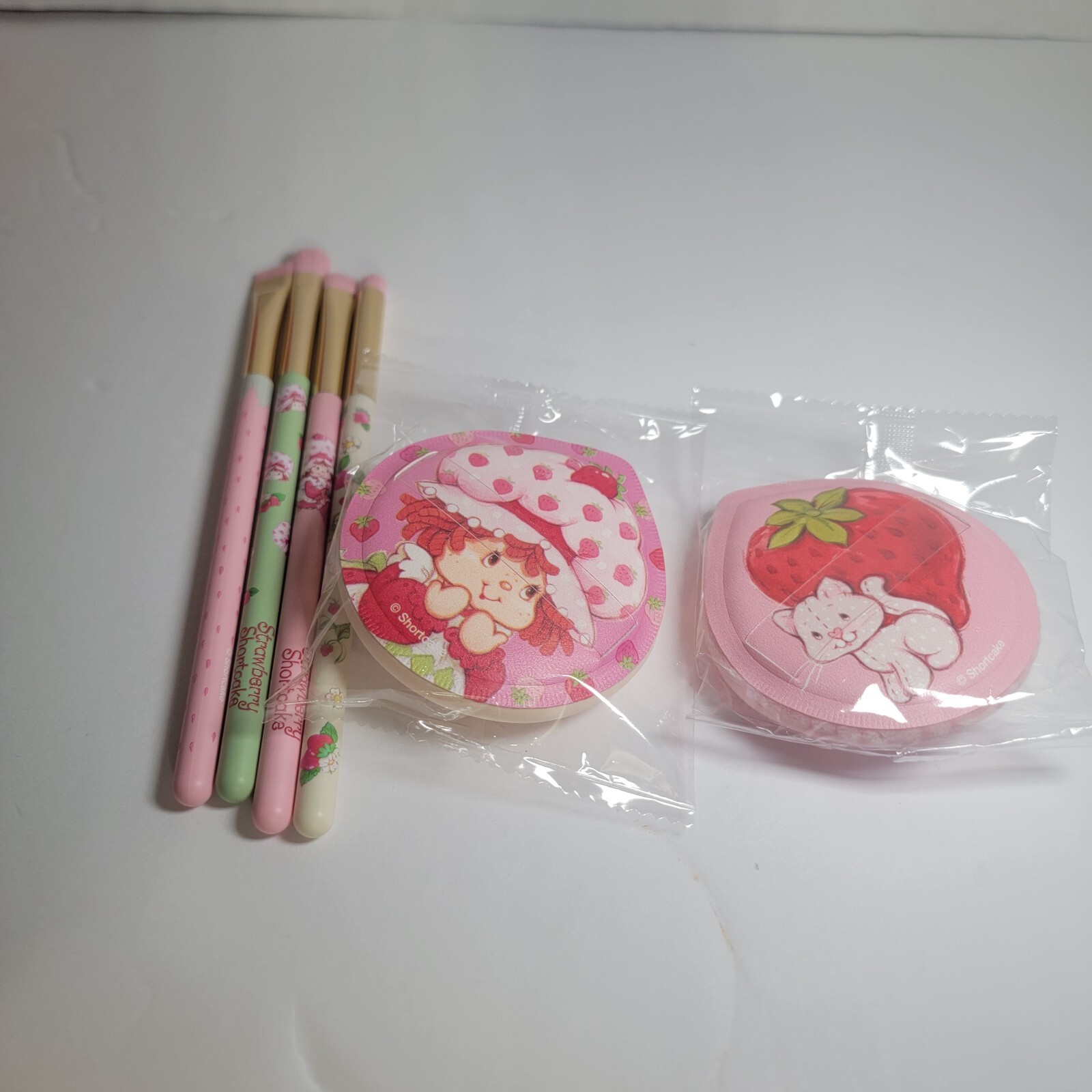 Strawberry Shortcake Large Makeup Cosmetic Bag & 4 Eye Brushes & 2 Applicators