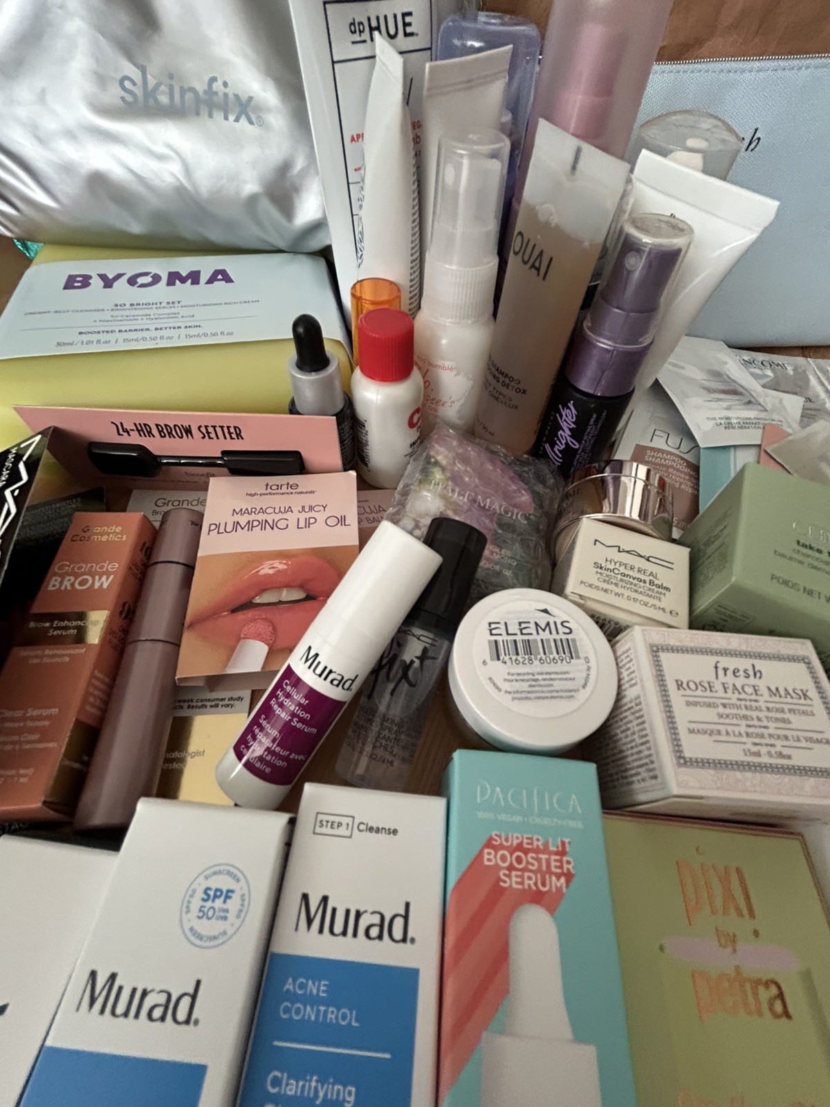 Mixed Lot of 18 Deluxe Travel Skincare Makeup Hair w/ Makeup Bag (DESCRIPTION)