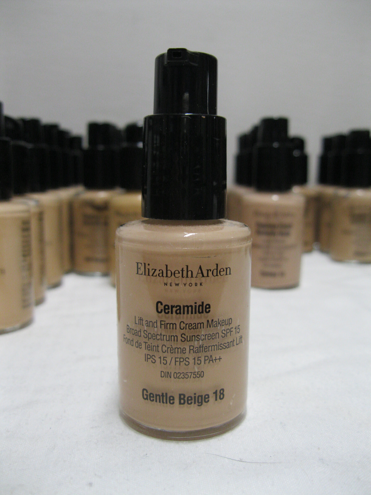 Elizabeth Arden Flawless finish Perfectly Nude Liquid Make-up SPF 15 (17 shades)
