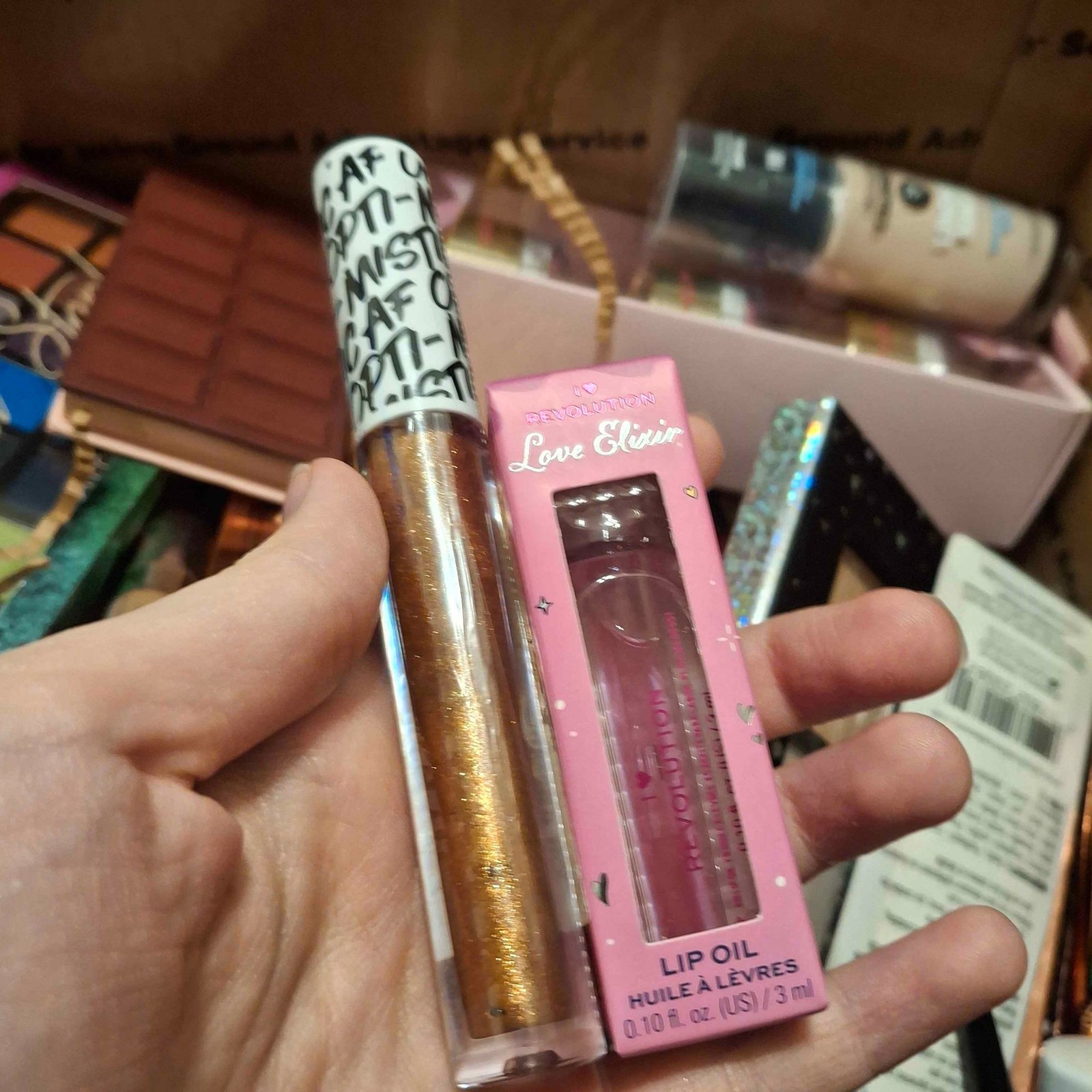 25+ Piece Makeup Mystery Box – Revolution, Covergirl, Amuse & More – New