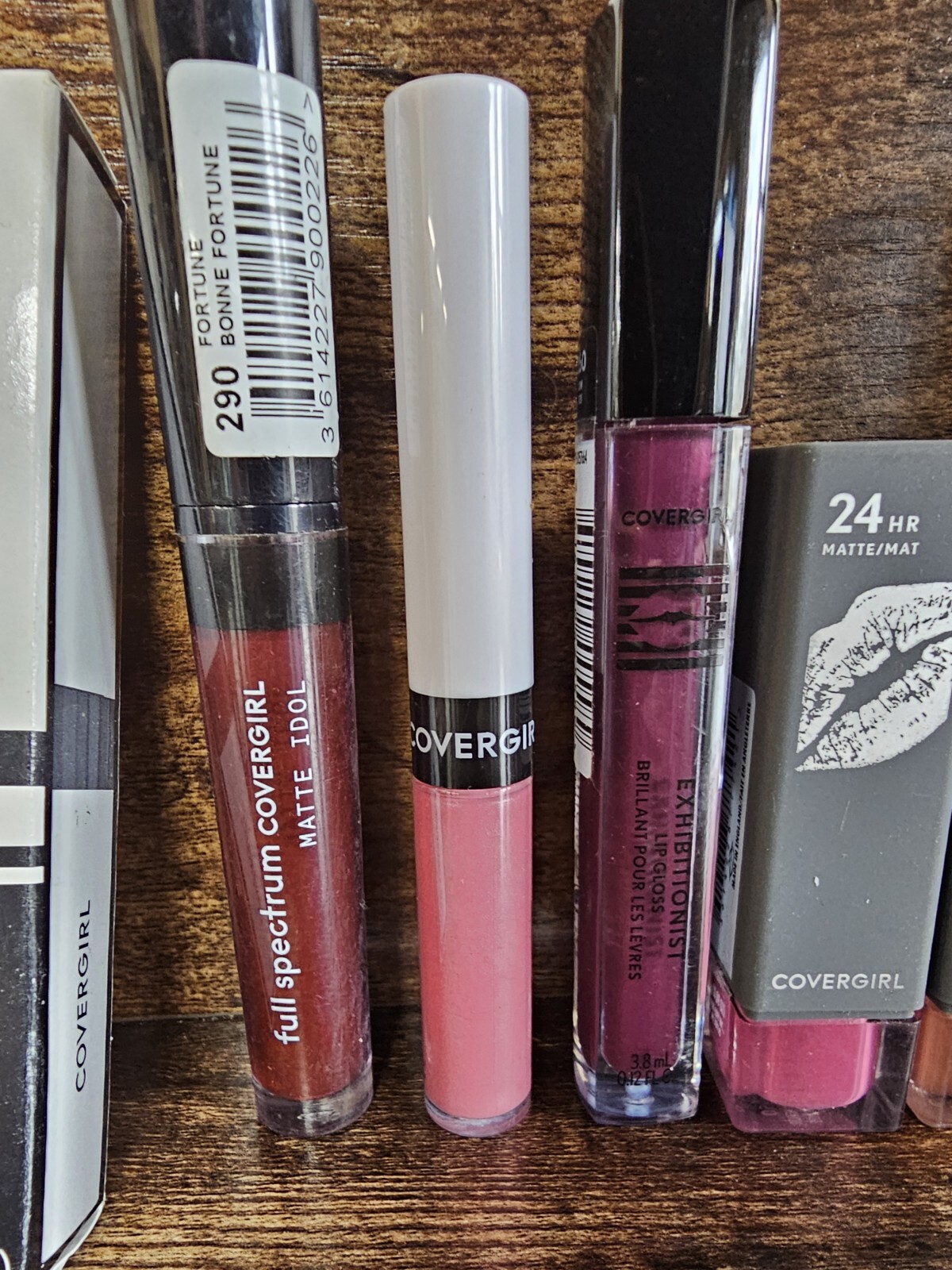 Covergirl Makeup- Lot of 17 Pieces Pressed Powder, Lipstick See Pics