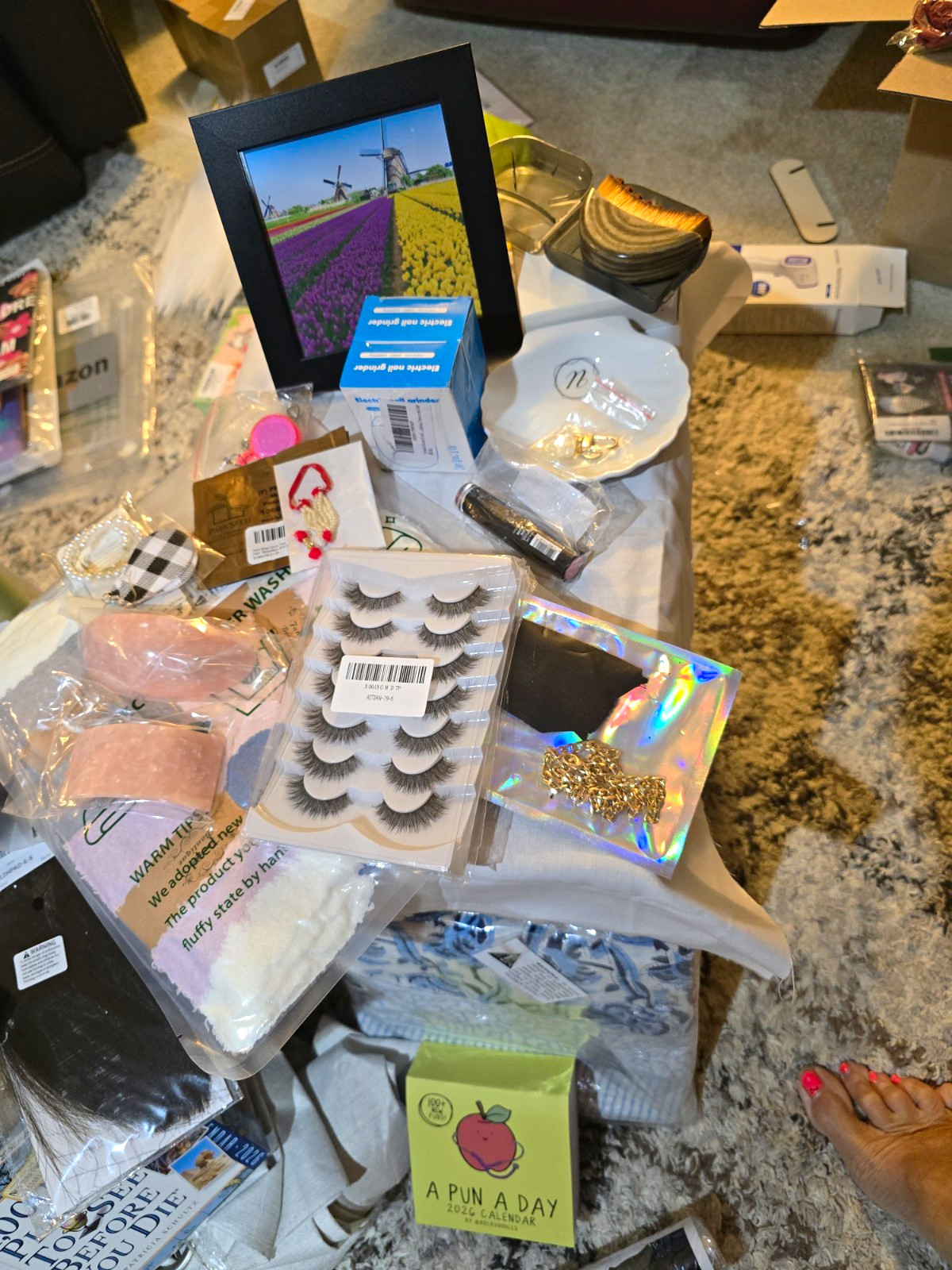 Mixed Beauty Lot: Hair Extension, False Eyelashes, Electric Nail Grinder & more