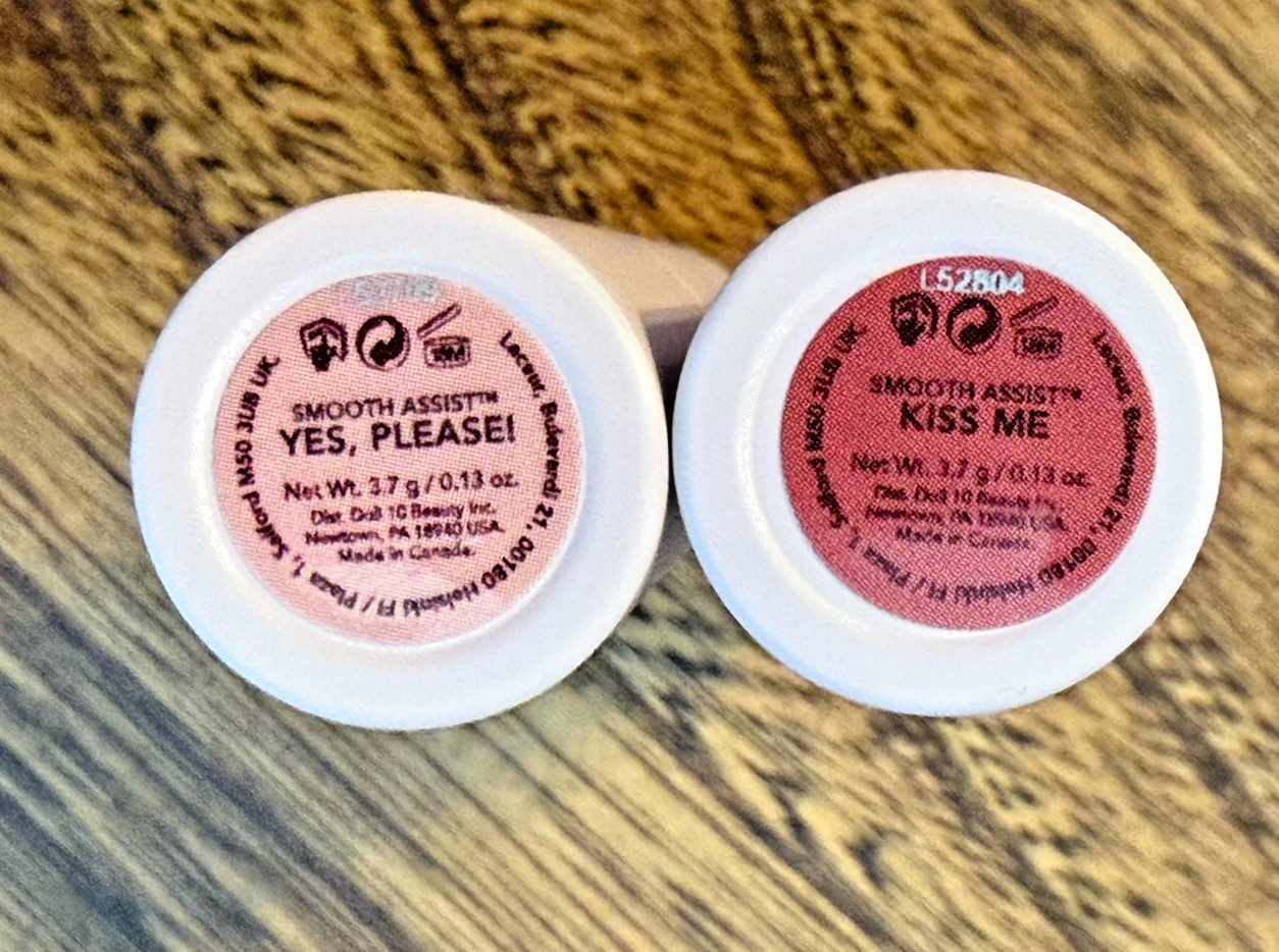 New Doll 10 Lot Natural Flush, 2 Lipstick (Yes Please & Kiss Me) Rose Glow Lip