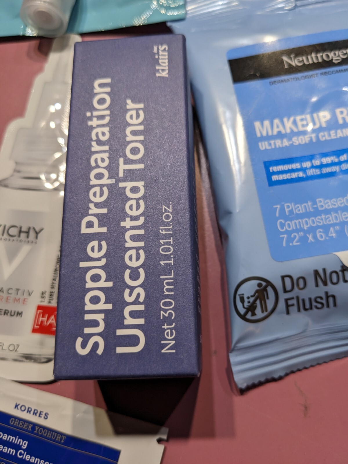 30 Piece Gift Bag Mixed Lot (7) Fragrance, Face Serums, Moisturizer, Exuviance