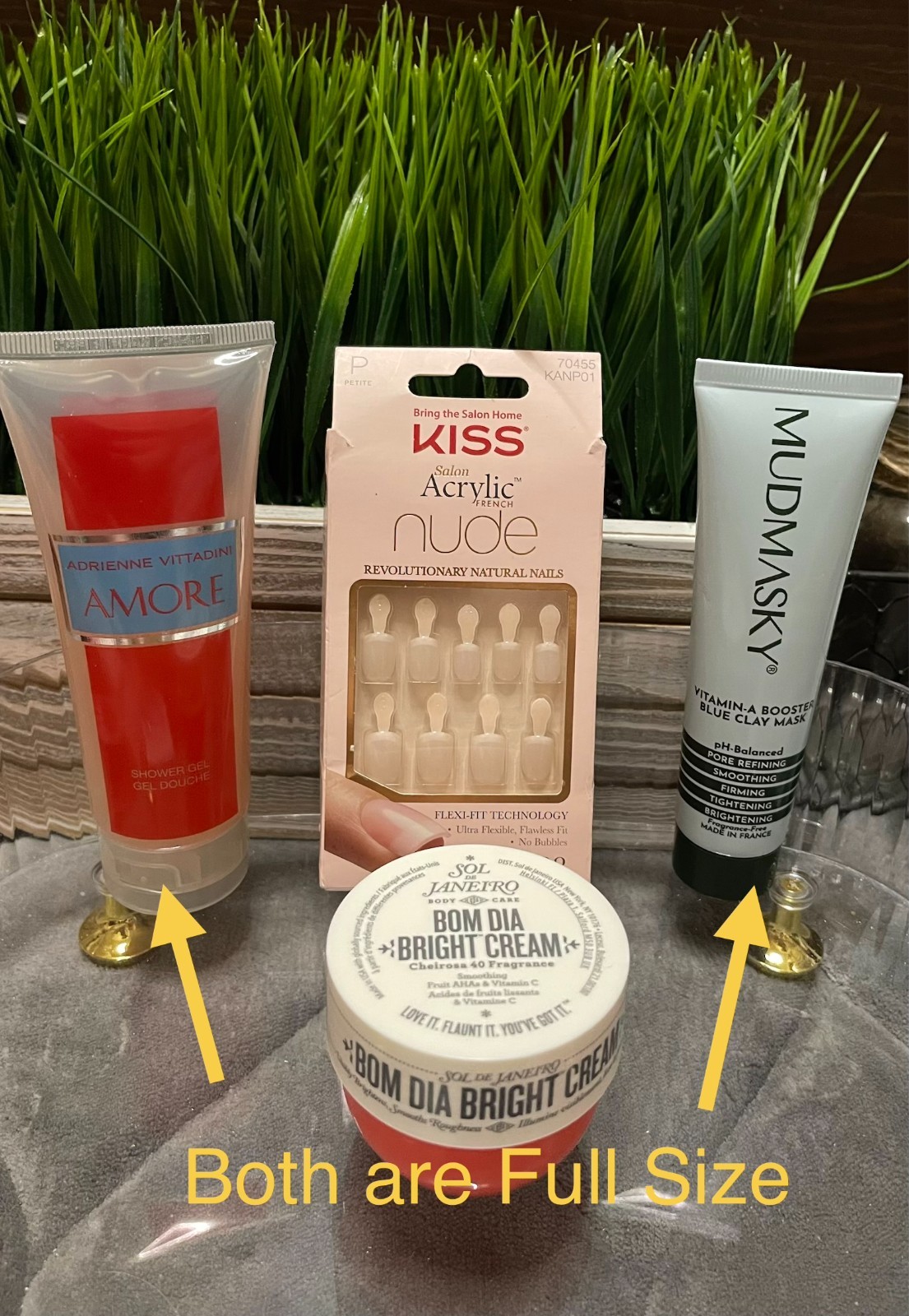 Ladies 30pc. Upscale Beauty & Skincare Lot with Fragrances Too! And Goodie Bag!