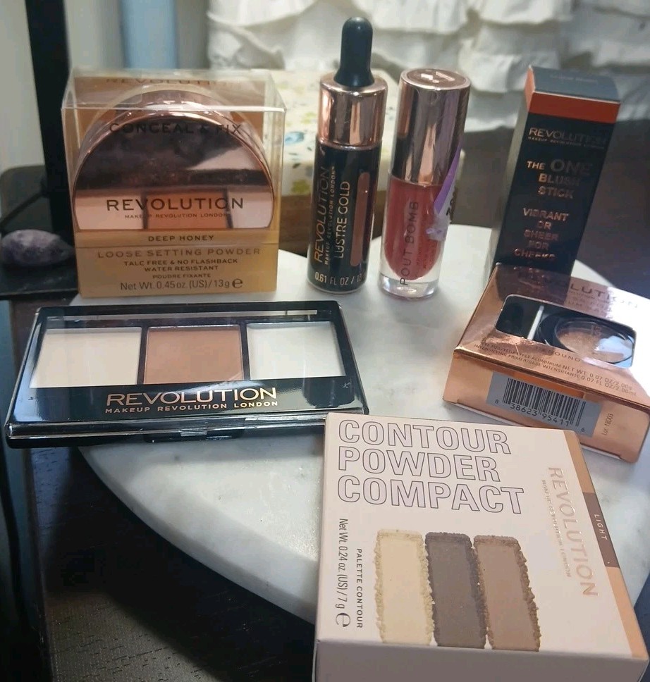 Makeup Revolution lot 7 Pc Peachy Pout Bomb Light Contour Matte Rush Blush +more