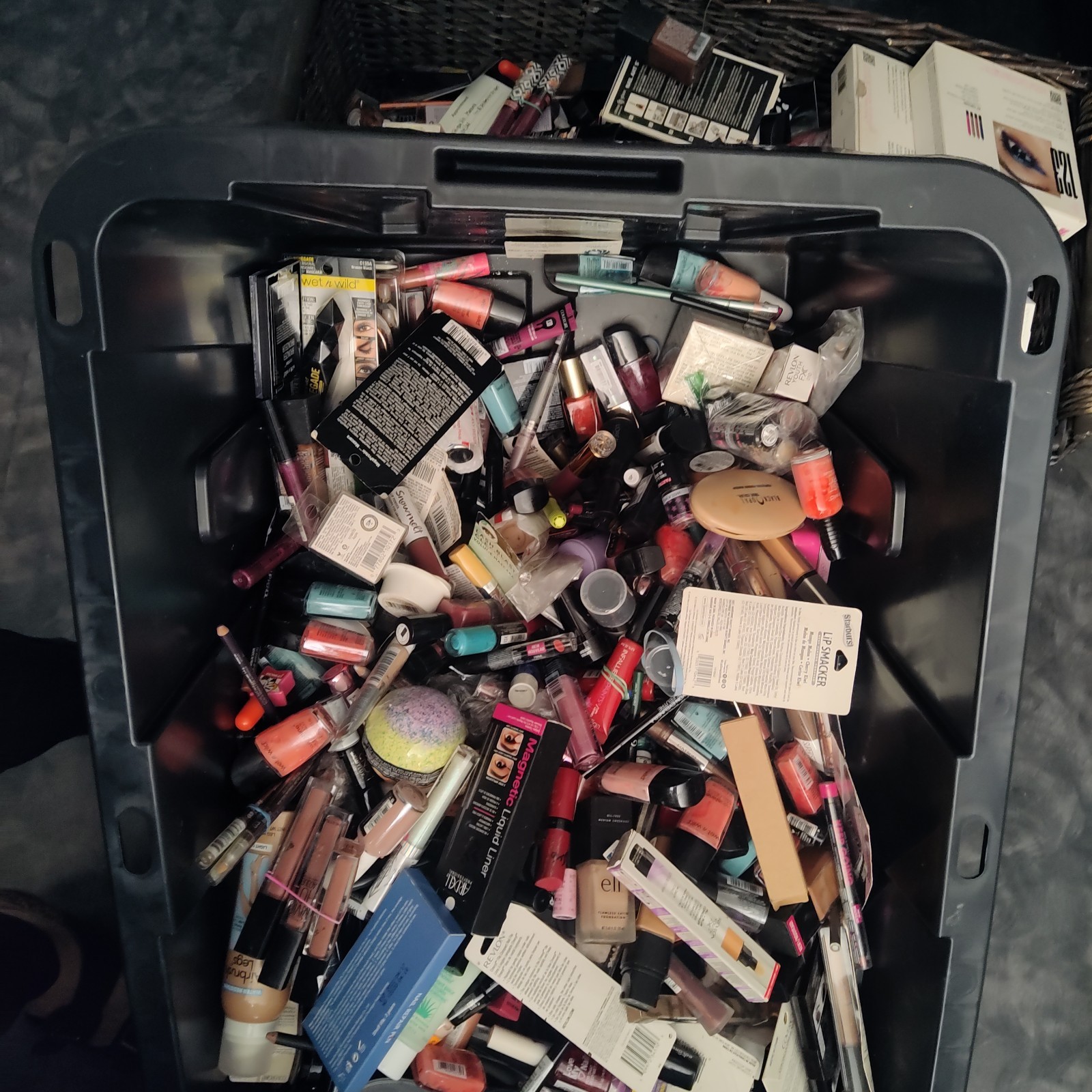 lot 200 pieces mixed all brand Assorted Rimmel wnw, Covergirl maibyline loreal