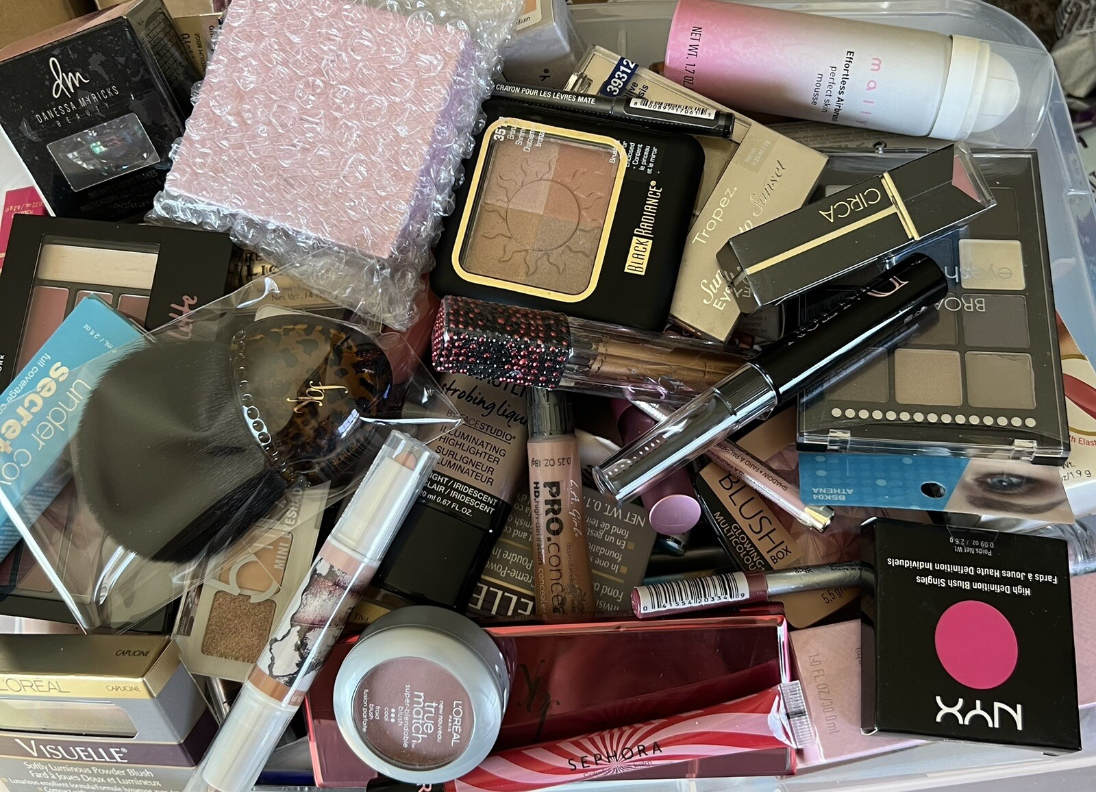 100 pcs Wholesale Mixed Makeup Lot Maybelline Revlon, mally, Nyx, Loreal etc…