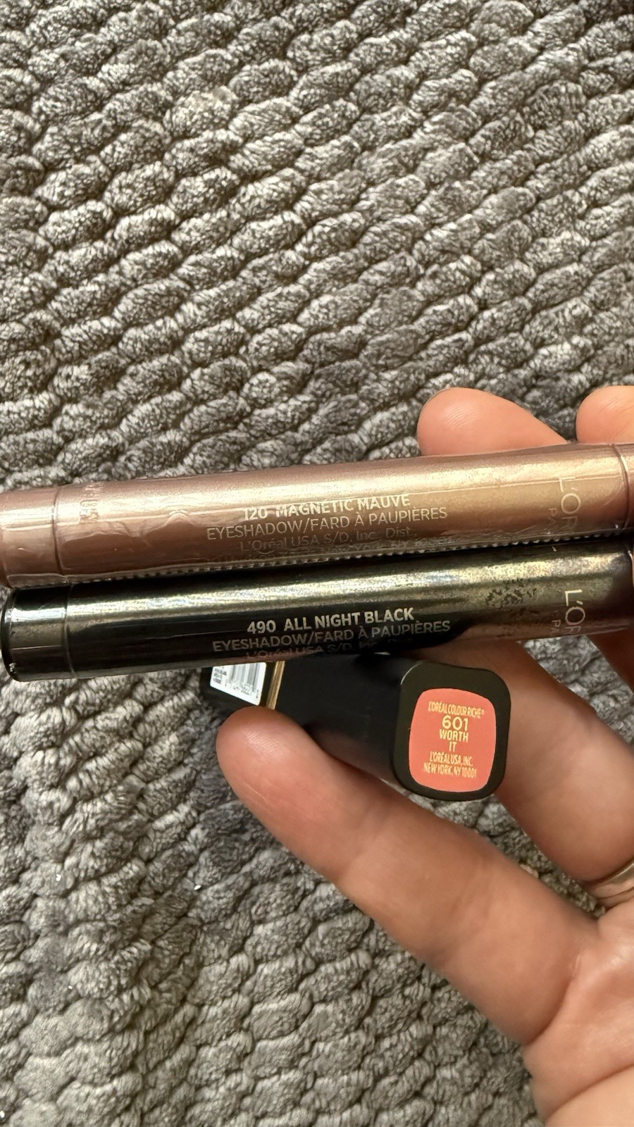 L’Oreal Paris Le Shadow Stick and Colour Riche Lipstick Bundle