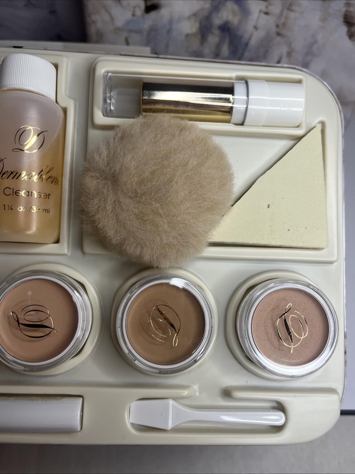 VTG Dermablend Beauty Emergency Travel Kit Creme Cleanser Concealer Powder Case