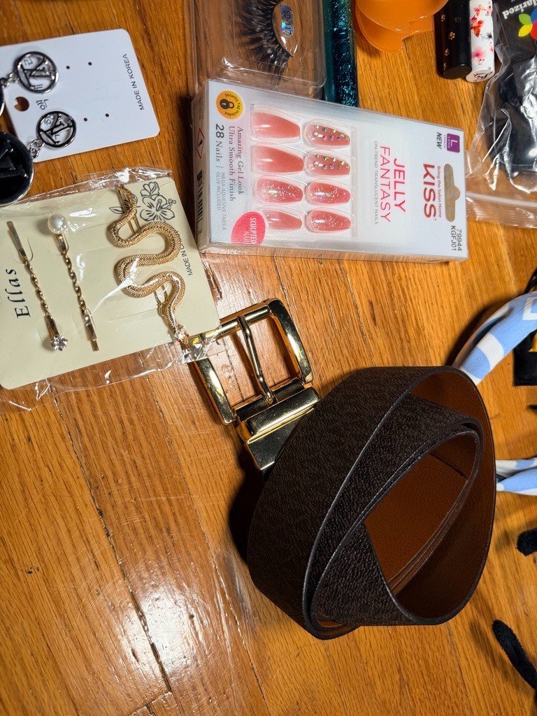 Beauty & Accessories Bulk Lot – False Lashes, Makeup, Jewelry, Headbands, Nails