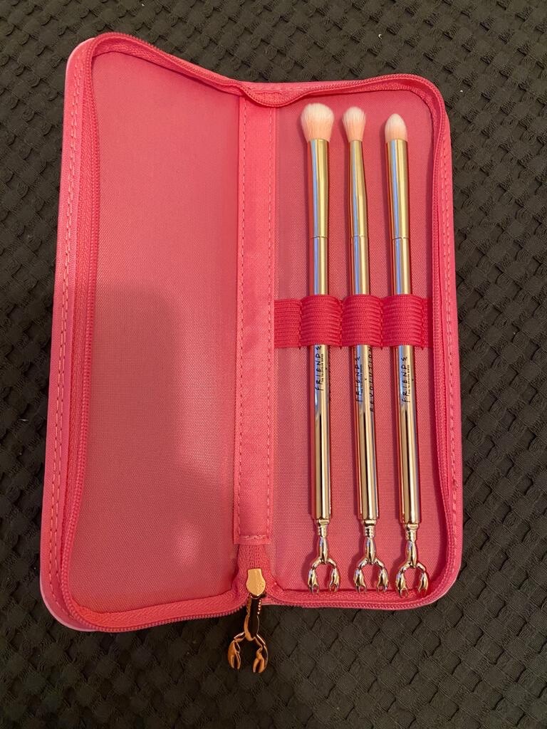 Revolution X, Friends, Lobster makeup Brush Set, 4 items