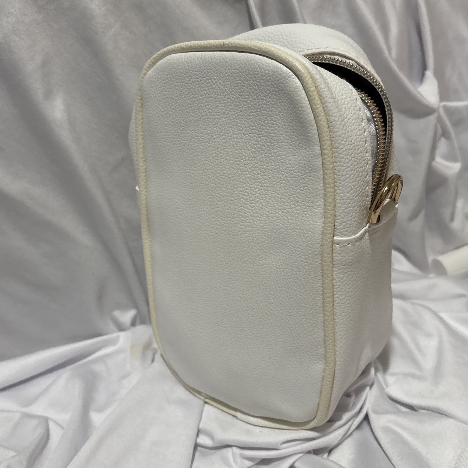 4 Pc STILA Faux Leather Crossbody Cosmetic Bag Lipstick + Mascara + Eyeliner