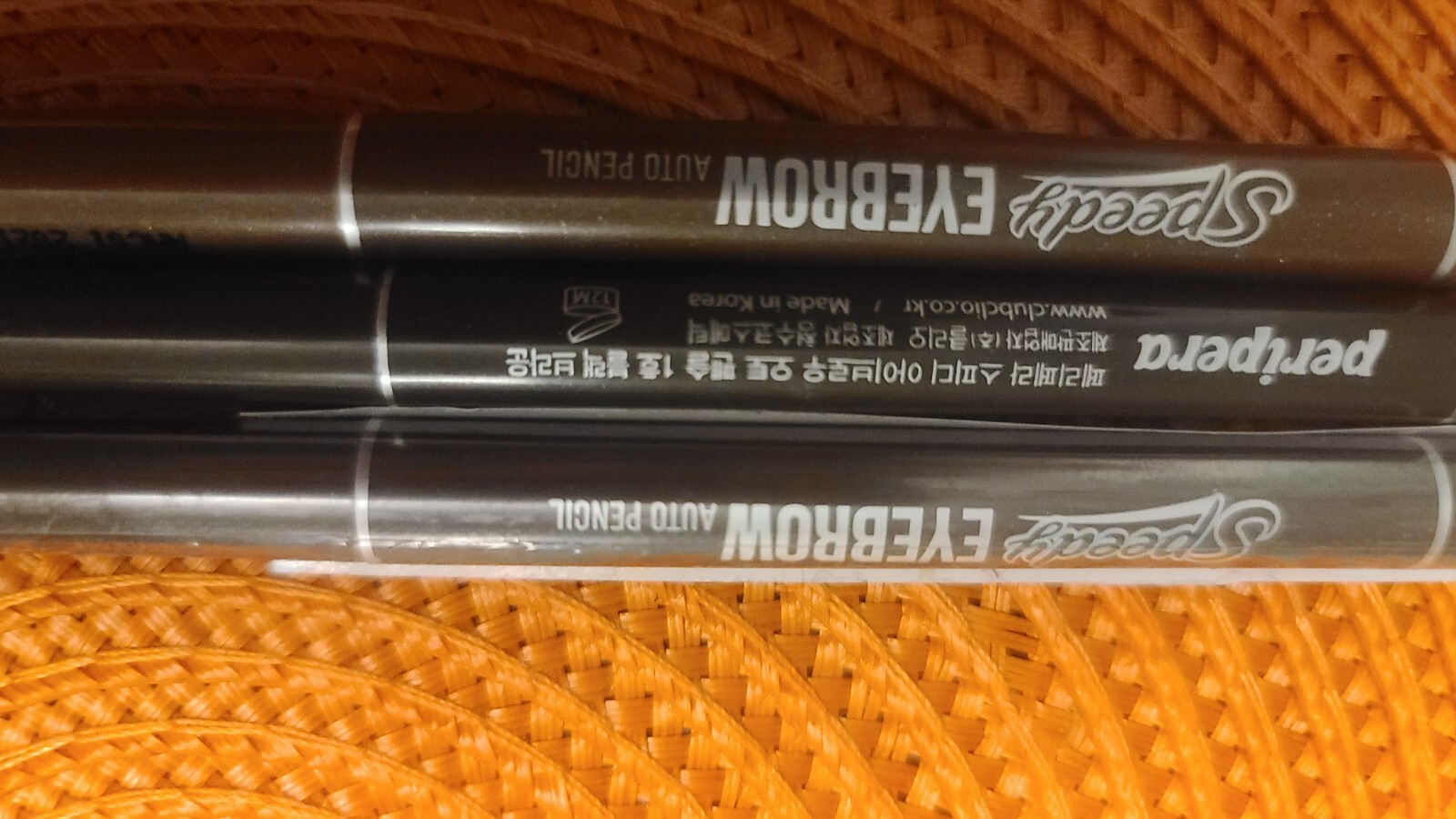 cosméticas maquillaje ojosLínea y definición de cejas 