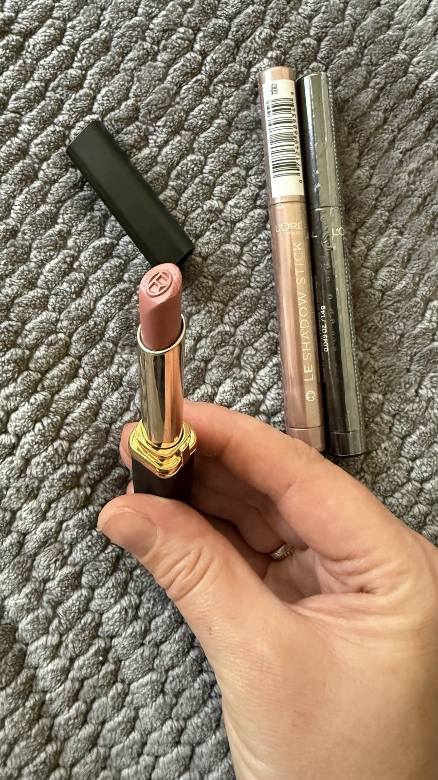 L’Oreal Paris Le Shadow Stick and Colour Riche Lipstick Bundle