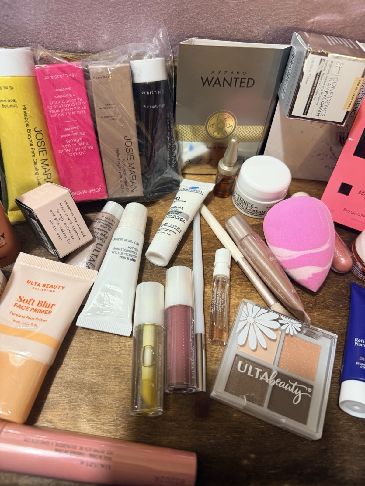 Lot 32 Deluxe / Travel Size Hair,Skin Care, Makeup Beauty Product Samples Bag MM