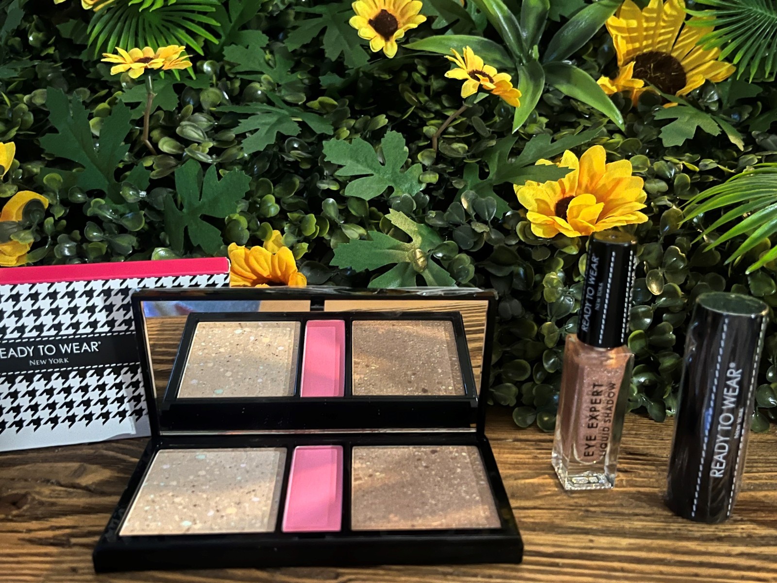 Ready to Wear – Be A Holiday Beauty 8 pc Collection with Tote Bag *NEW/SEALED*🤩