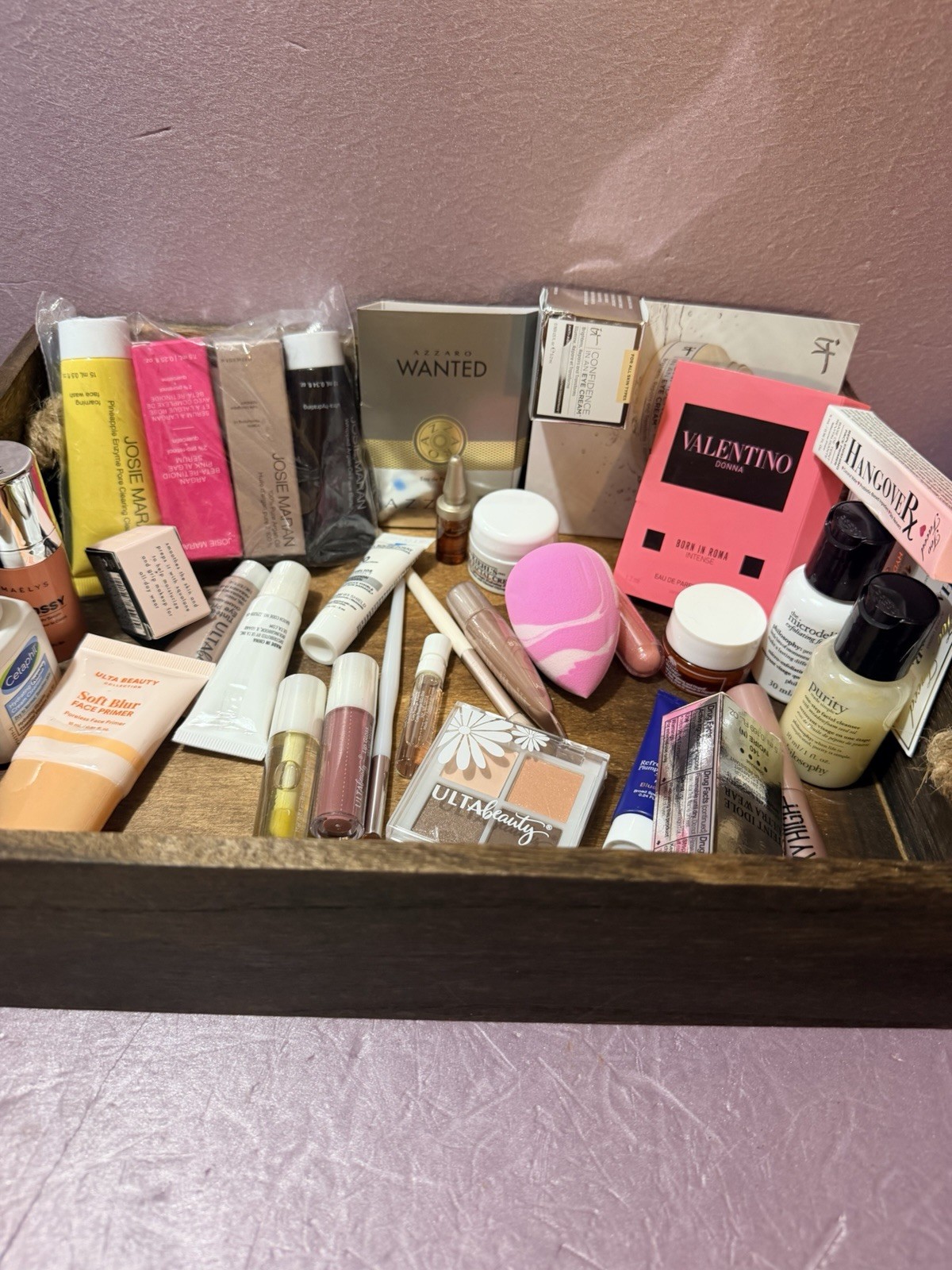 Lot 32 Deluxe / Travel Size Hair,Skin Care, Makeup Beauty Product Samples Bag MM