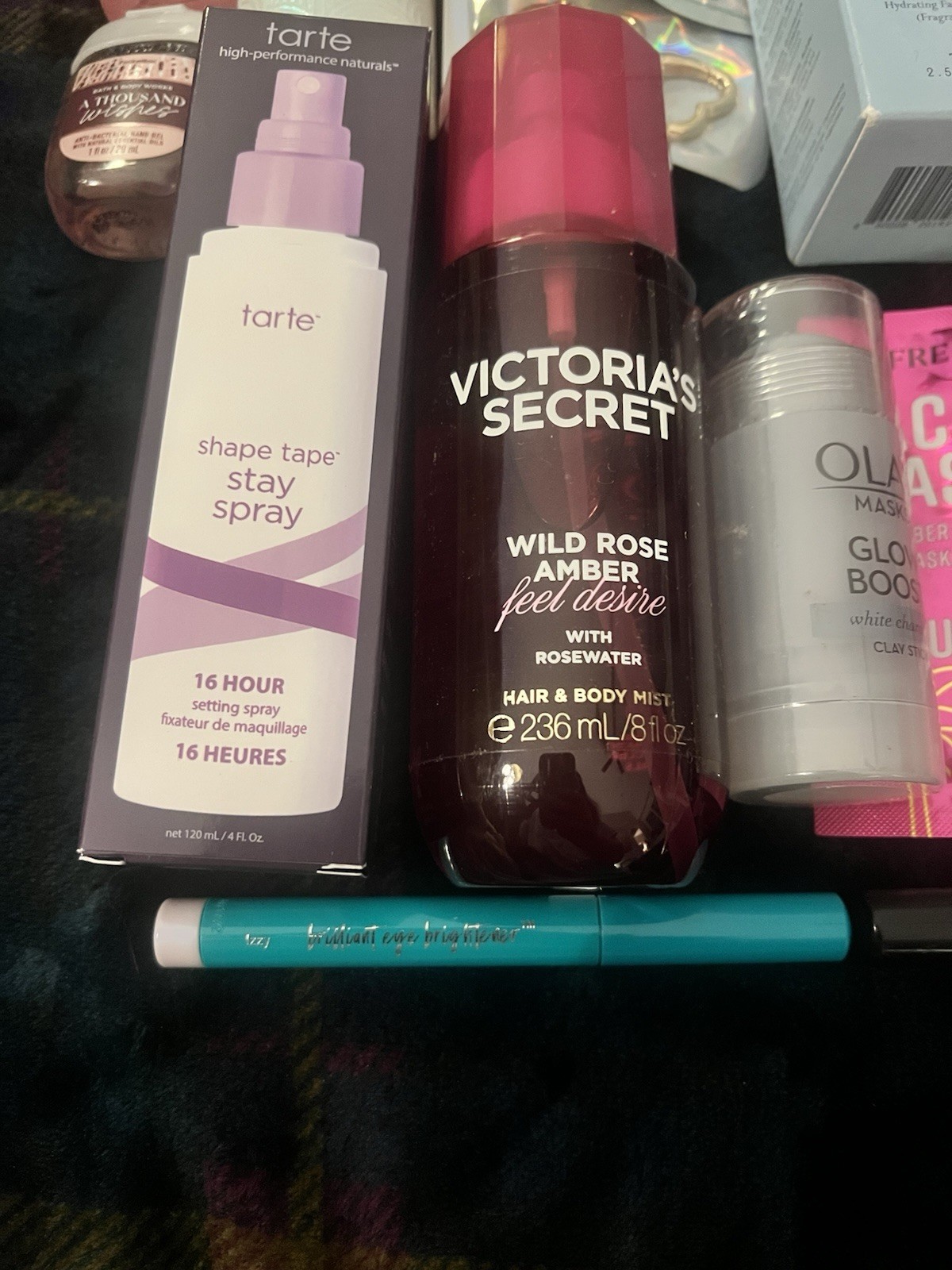 22 Piece Beauty Skincare Accessory Bundle #2 W/ 7 Full Size Products + Bag