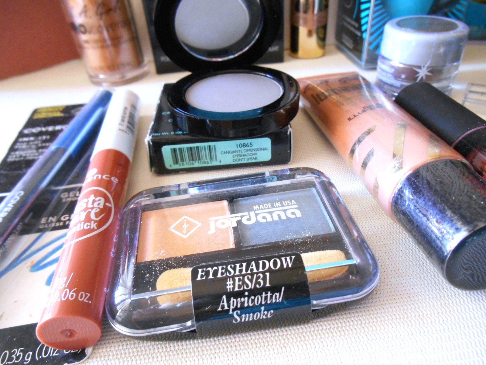 20 Piece Mixed Makeup Lot -Full Size – Tan M30