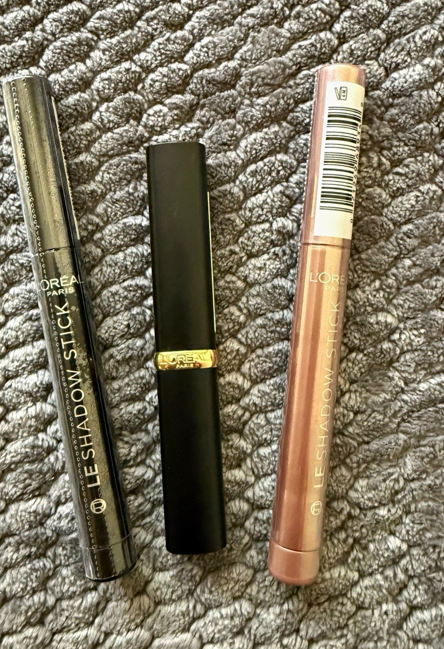 L’Oreal Paris Le Shadow Stick and Colour Riche Lipstick Bundle