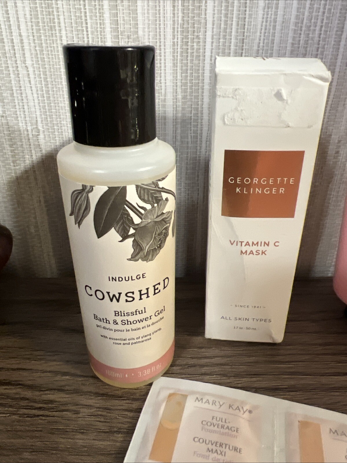 Mixed Lot 6 Full Size Beauty Items: With Sample Mario Badescu Cowshed Klinger