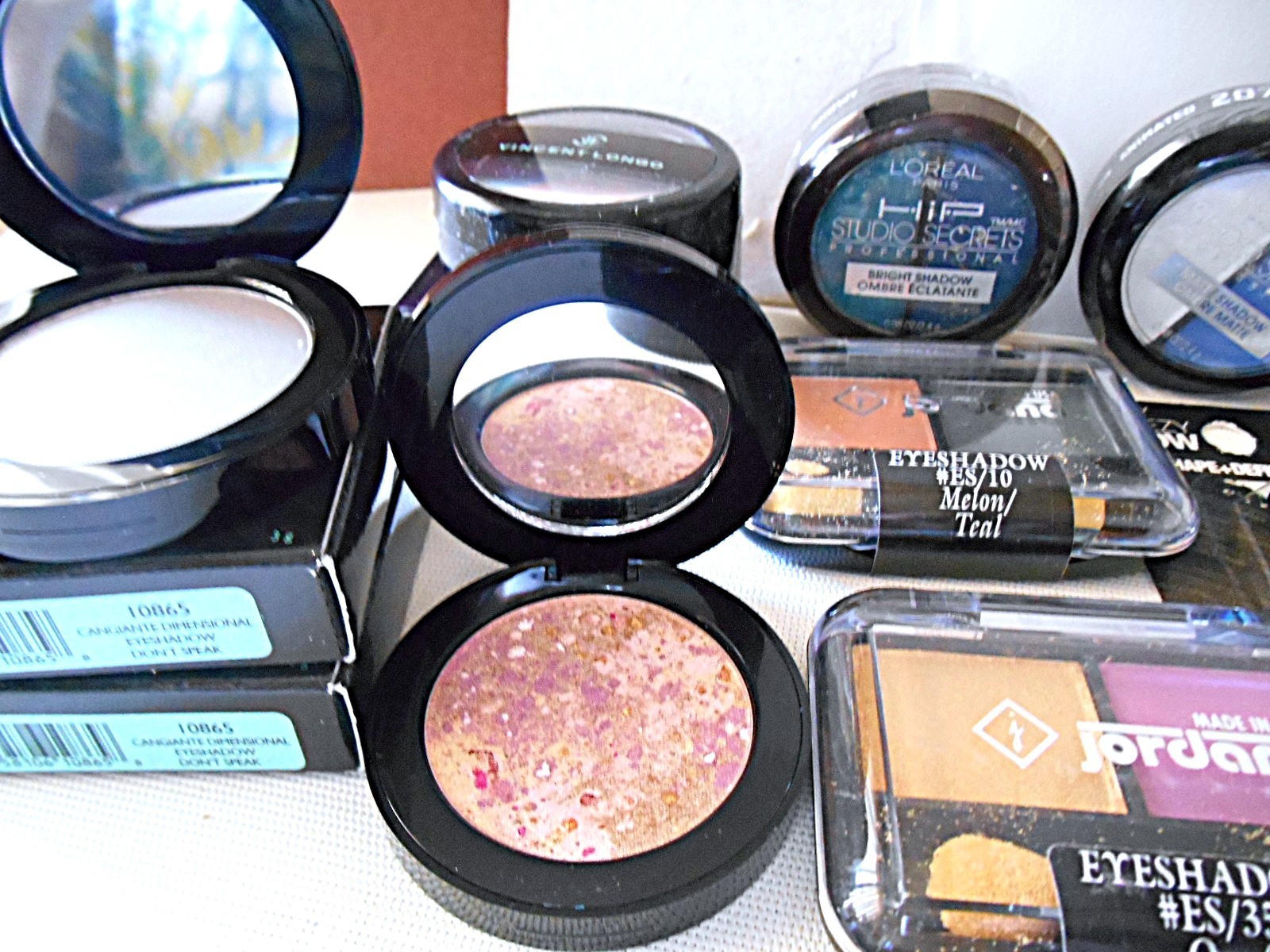 25 Full Size Piece Mixed Makeup Lot – Eyes