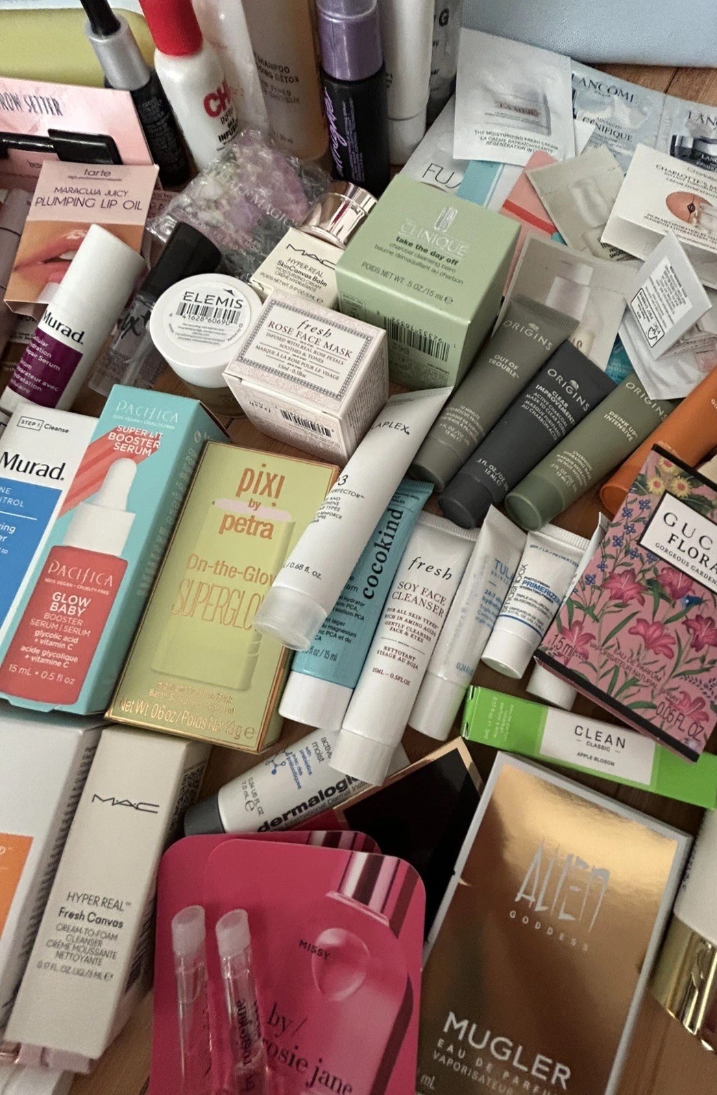Mixed Lot of 18 Deluxe Travel Skincare Makeup Hair w/ Makeup Bag (DESCRIPTION)