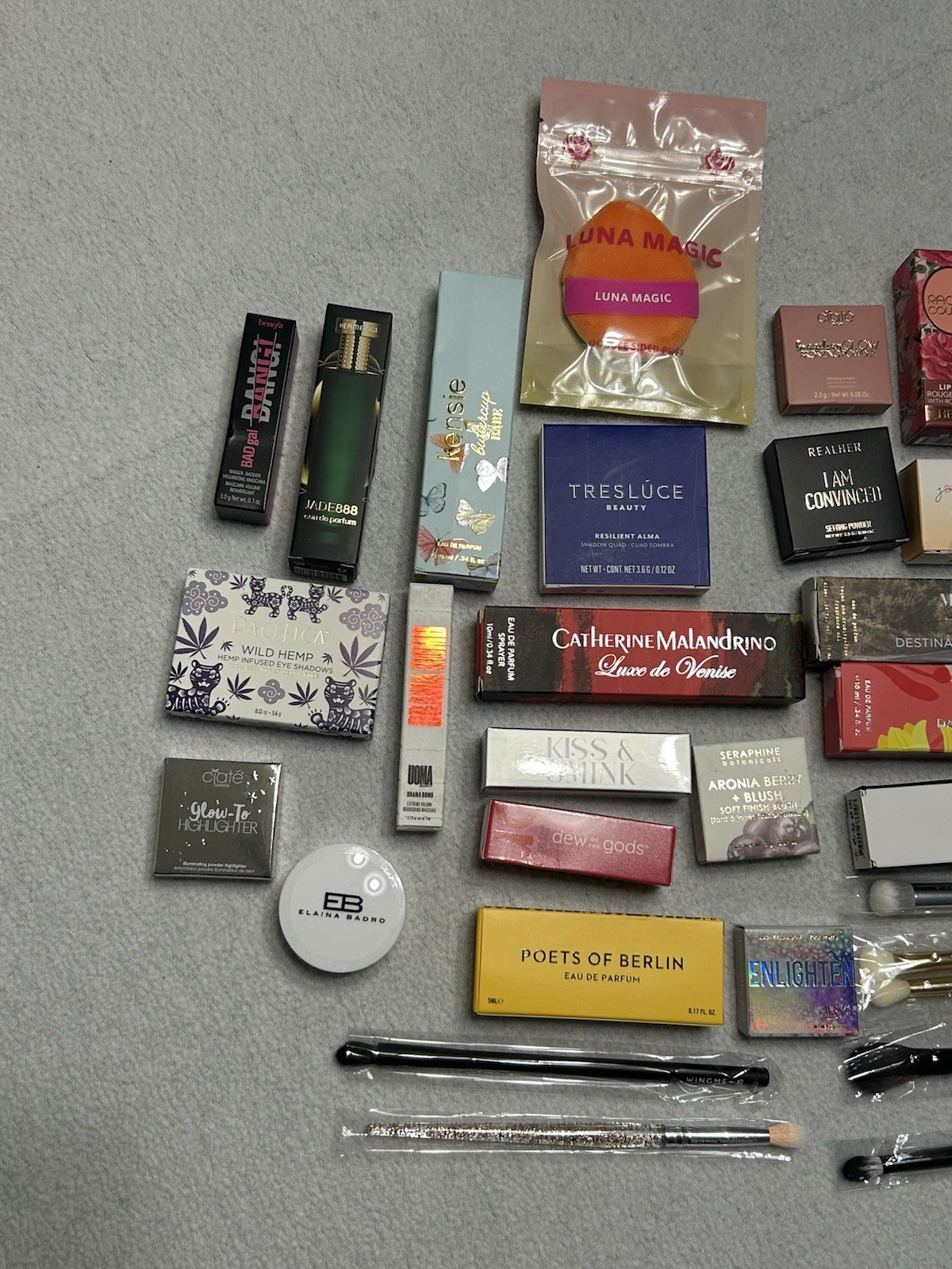 Ipsy Makeup Lot 25+ New Unused Lip Balm Mascara Brushes Eyeshadow Bundle Etc