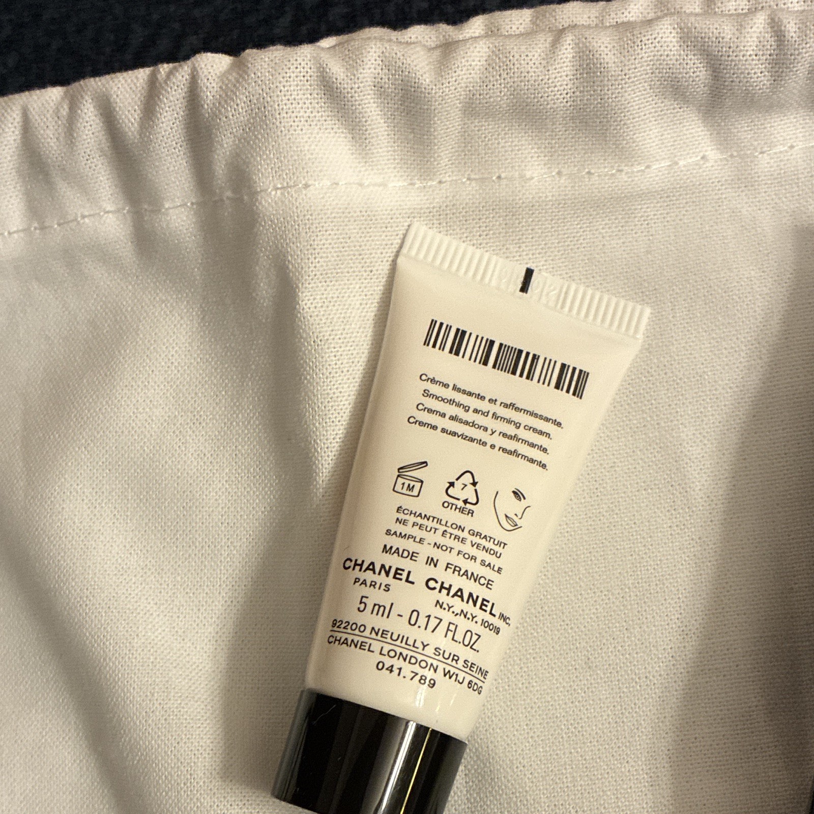 CHANEL N°5 EDP Spray Sample, Le Lift Cream, Le Volume de CHANEL Mascara + Pouch