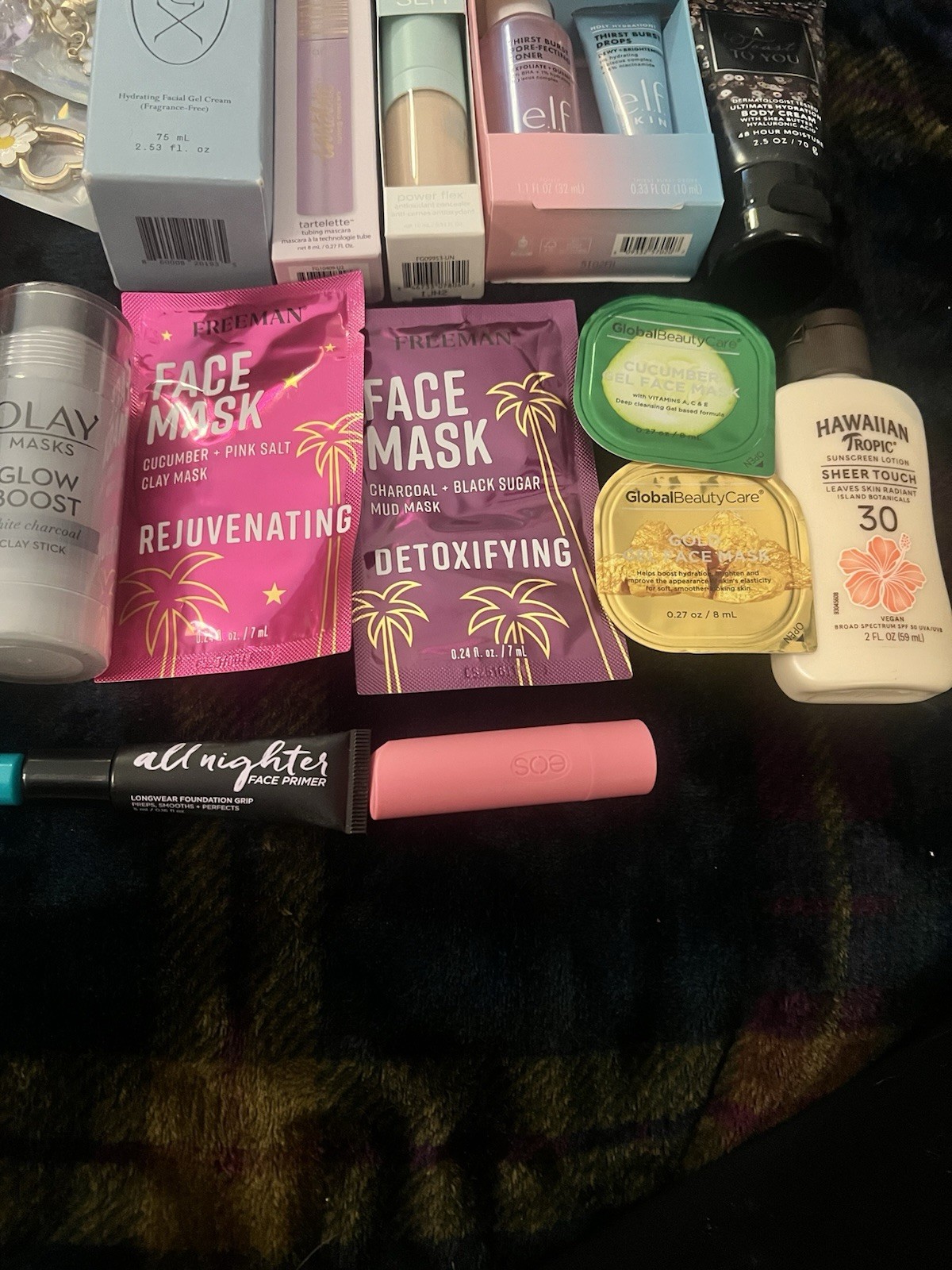 22 Piece Beauty Skincare Accessory Bundle #2 W/ 7 Full Size Products + Bag