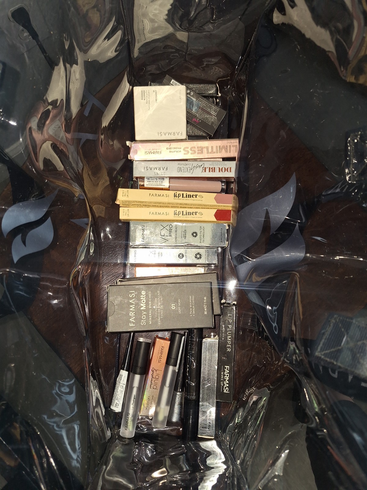 Farmasi: 58 pieces, Makeup box and bulk creams—50% off.