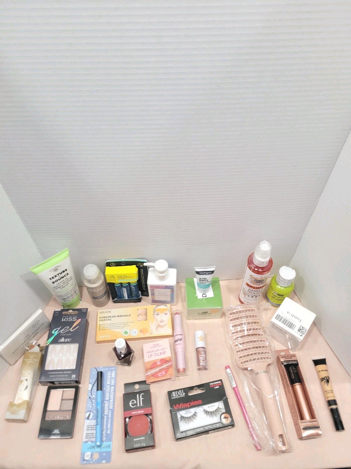 Skin Care & Makeup 25 Piece Beauty Lot (B)