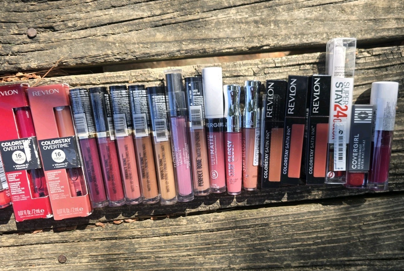 LOT 26 NEW LIPSTICKS LIP GLOSS STAIN BALM REVLON COVERGIRL RIMMEL