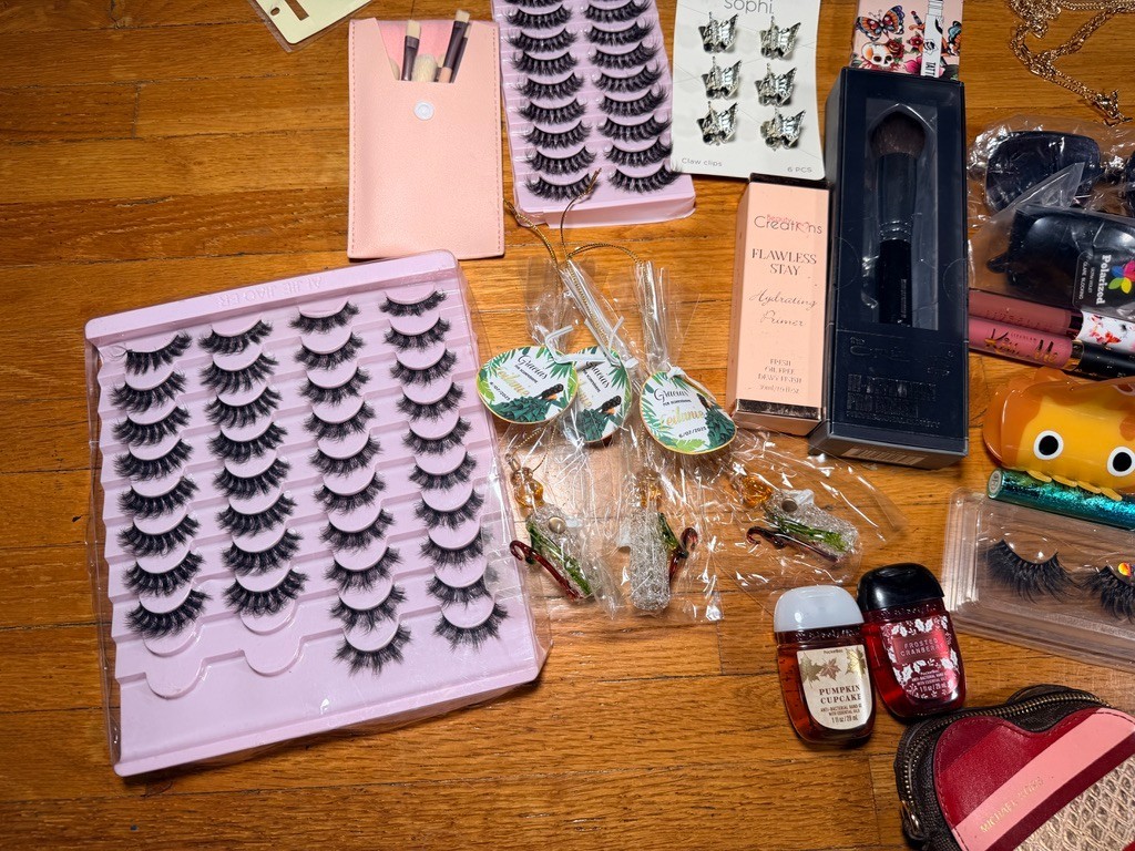 Beauty & Accessories Bulk Lot – False Lashes, Makeup, Jewelry, Headbands, Nails
