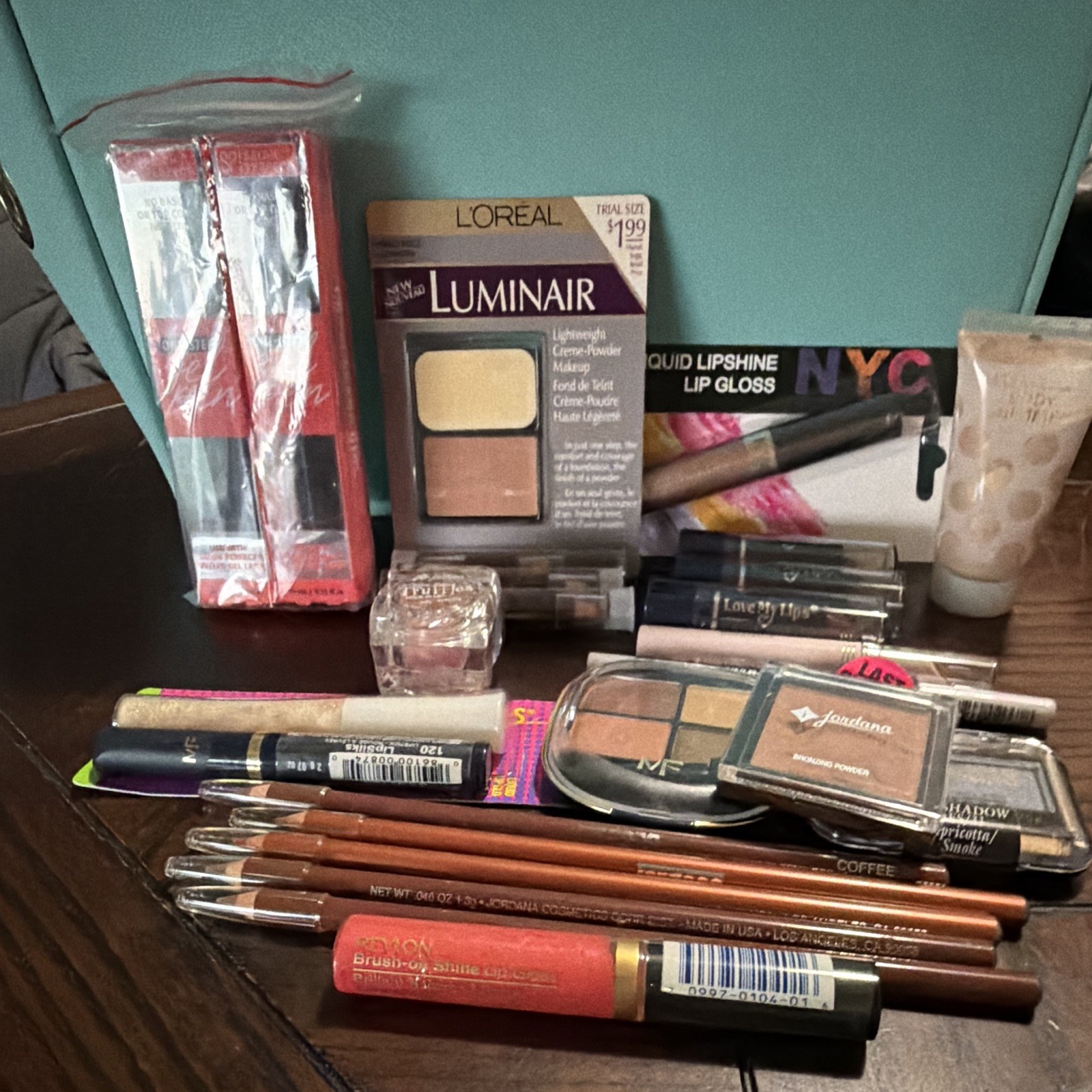 25 piece lot Mixed Makeup Cosmetics overstock revlon, L’Oréal, max factor etc