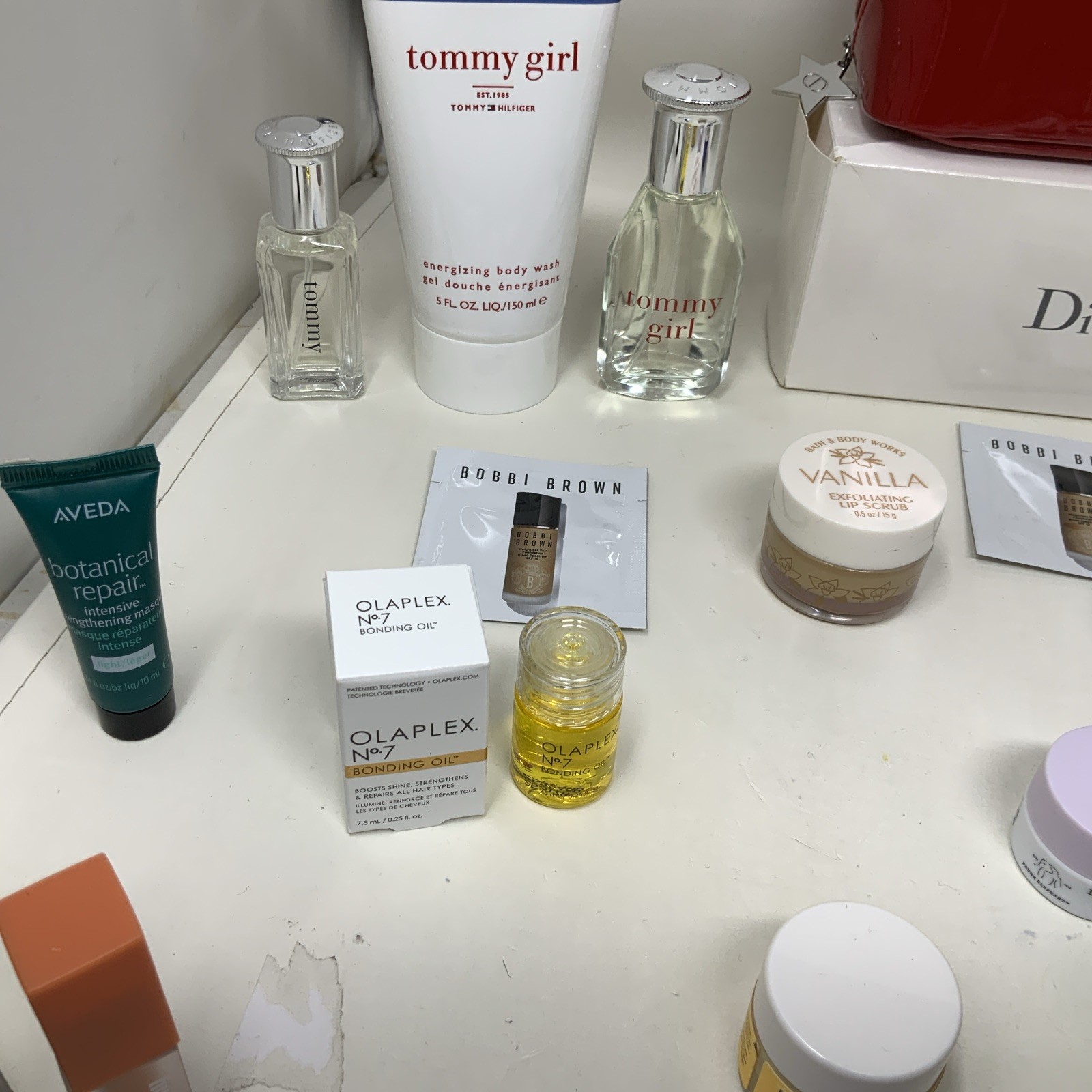 Huge Lot Of 40 Pieces Tommy Hilfiger & DKNY Full,travel & Sample Size
