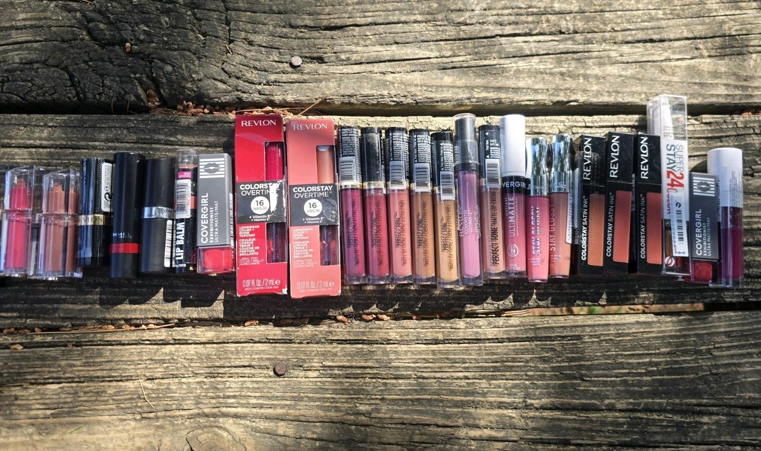 LOT 26 NEW LIPSTICKS LIP GLOSS STAIN BALM REVLON COVERGIRL RIMMEL
