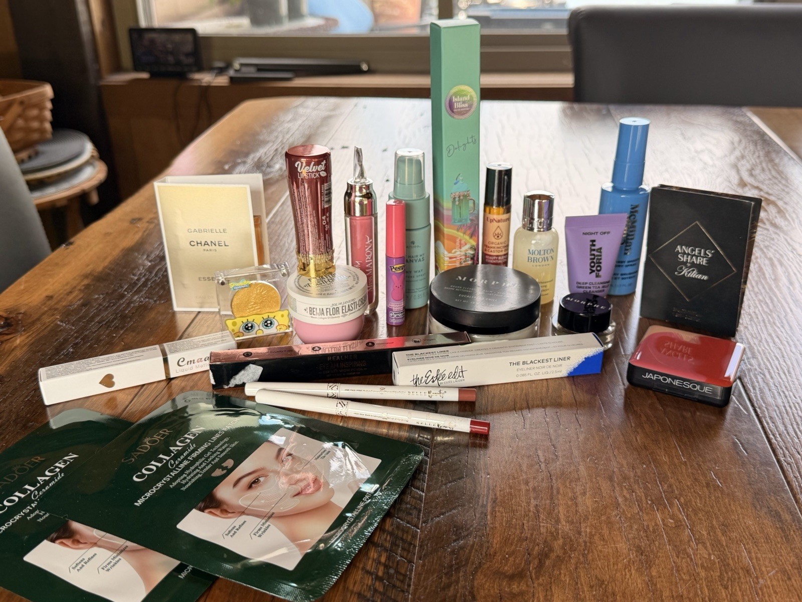Beauty Bundle 23 Items- SOL De Janero Chris McMillan Morphe Alterna Youth Foria