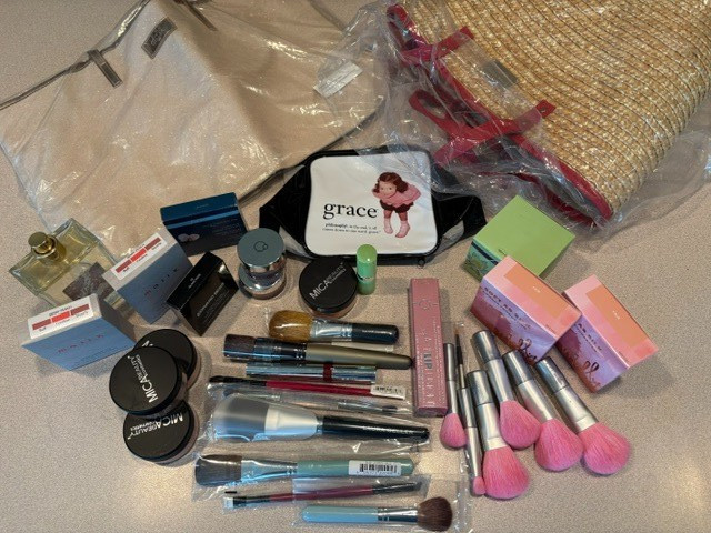 Luxury Beauty Mystery Box w/50 High End Items – All new! Laura Geller, Mally +