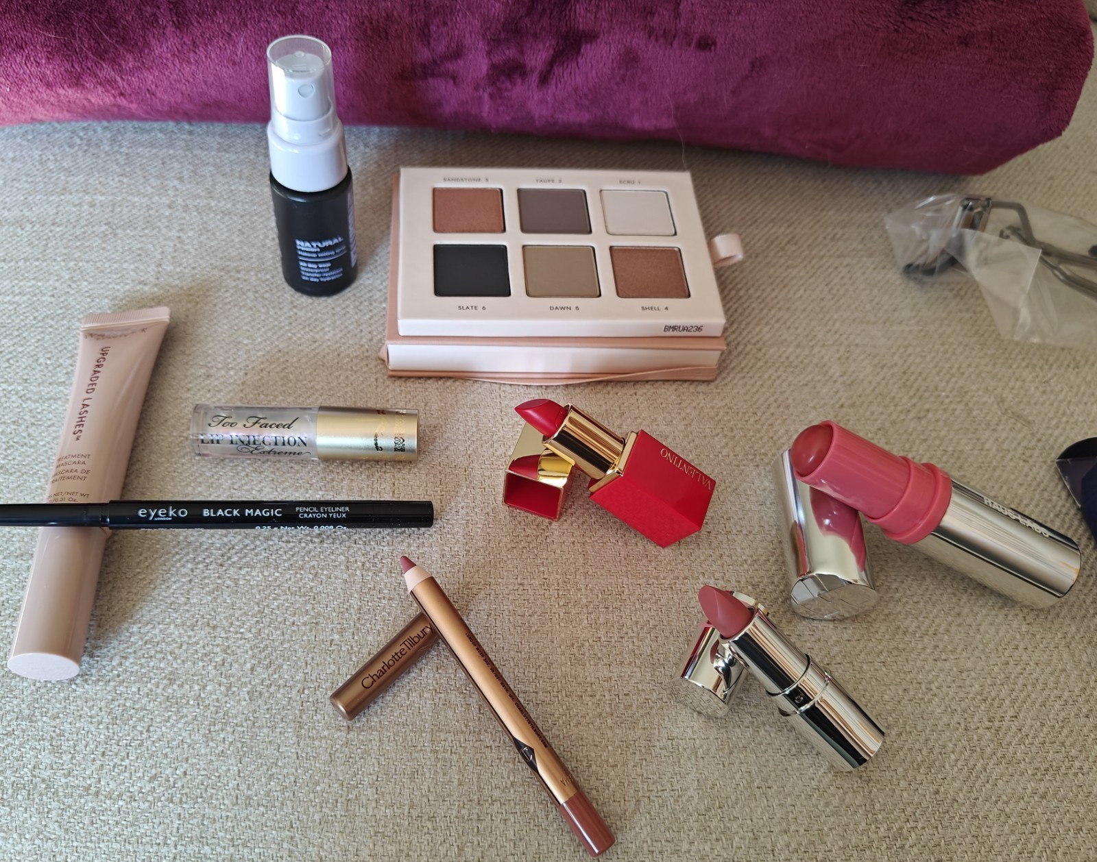 Beauty Bundle Feat: bareMinerals, Wander, Ysl, Valentino, Haus, C. Tilbury, UrbD