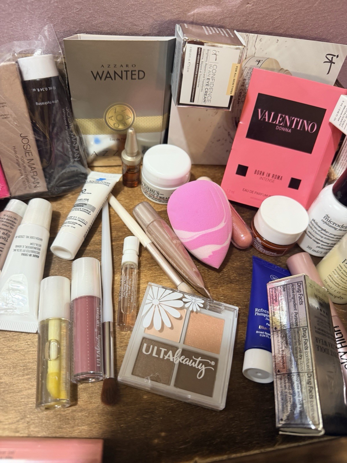 Lot 32 Deluxe / Travel Size Hair,Skin Care, Makeup Beauty Product Samples Bag MM