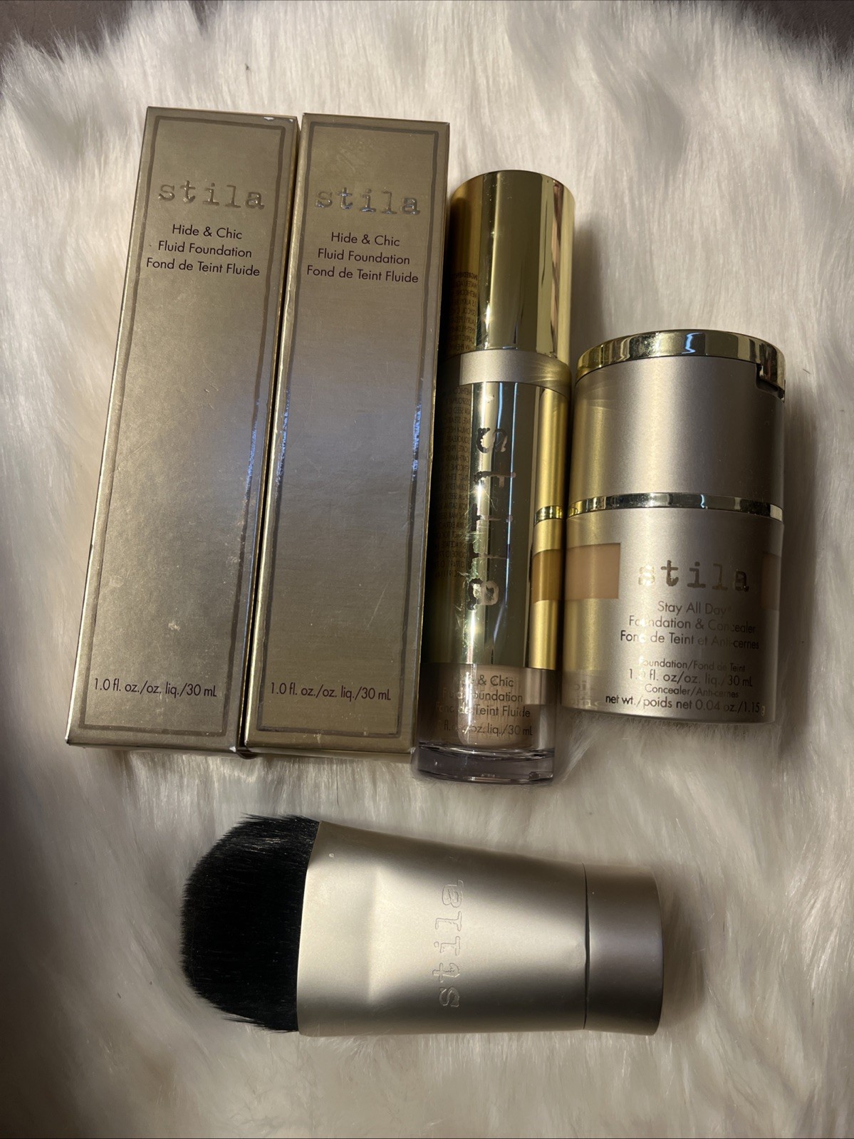 mixed make up lot Stila: Foundation, Concealer, Brush CHECK DESCRIPTION