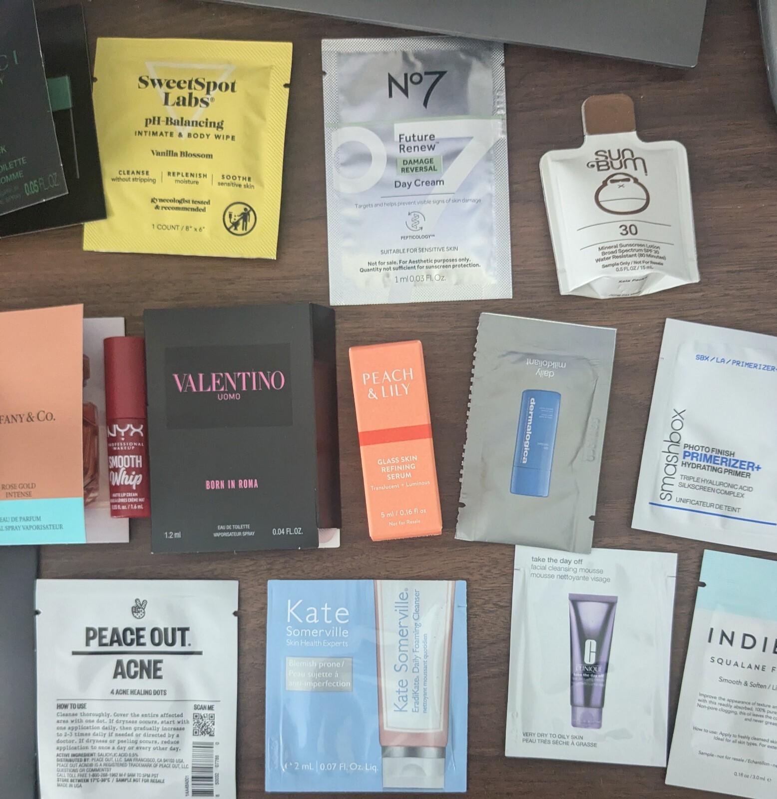 25-PIECE MAKEUP, PERFUM, AND SKINCARE ASSORTMENT WITH CUTE BAG