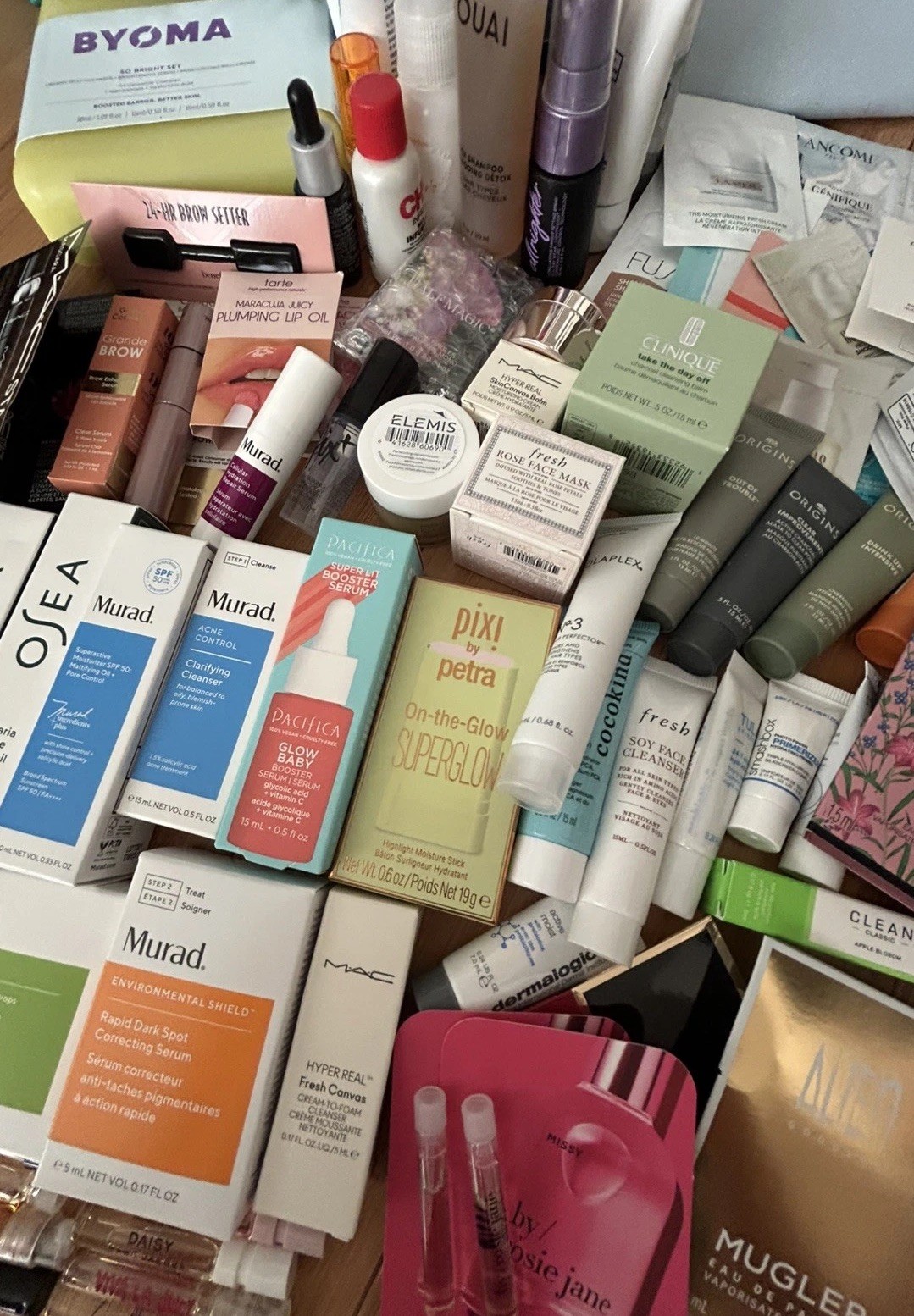 Mixed Lot of 18 Deluxe Travel Skincare Makeup Hair w/ Makeup Bag (DESCRIPTION)