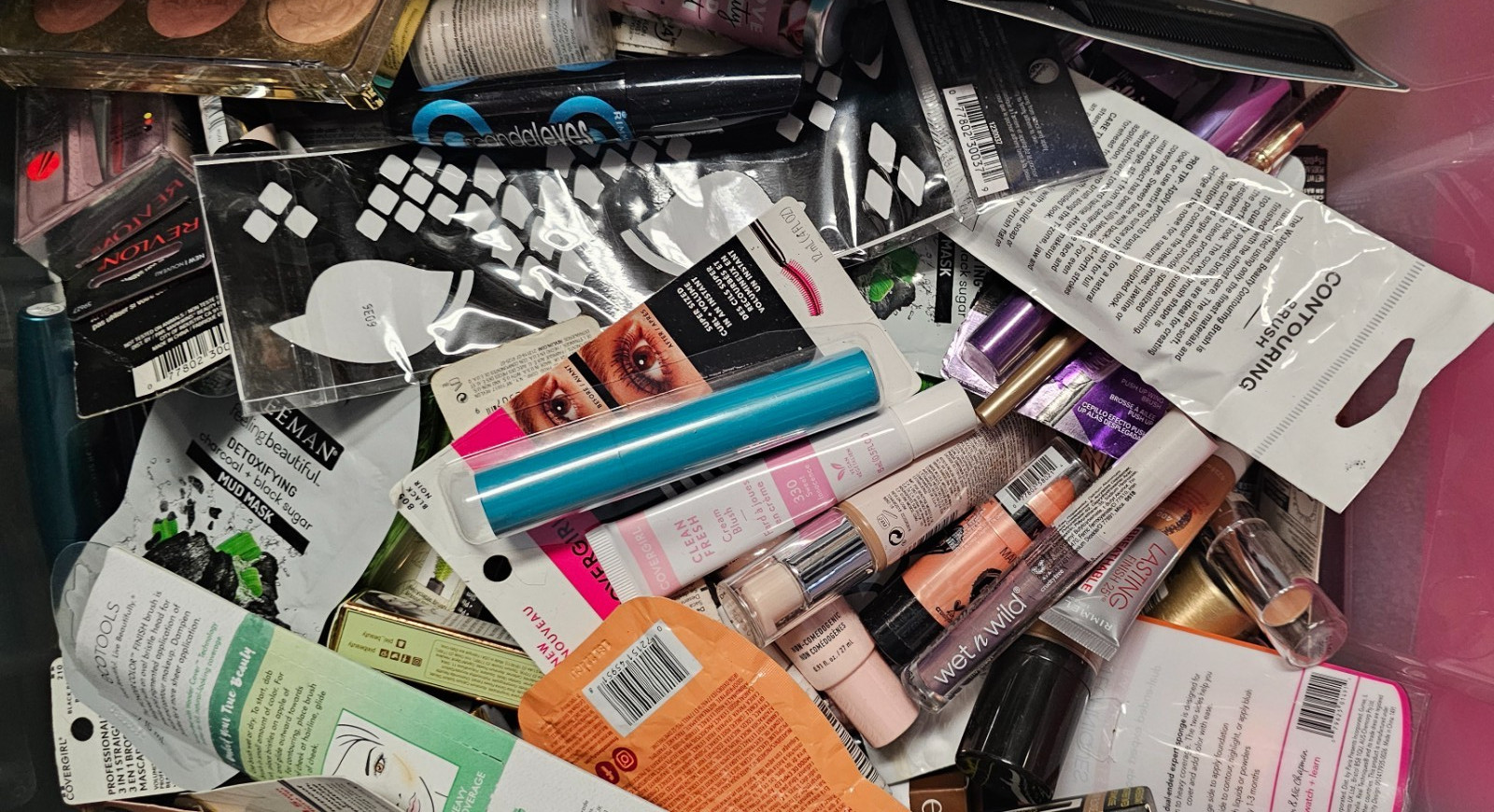 WHOLESALE LOT 50 PIECE ASSORTED NAME BRANDS COSMETICS-FAST SHIPPING!!